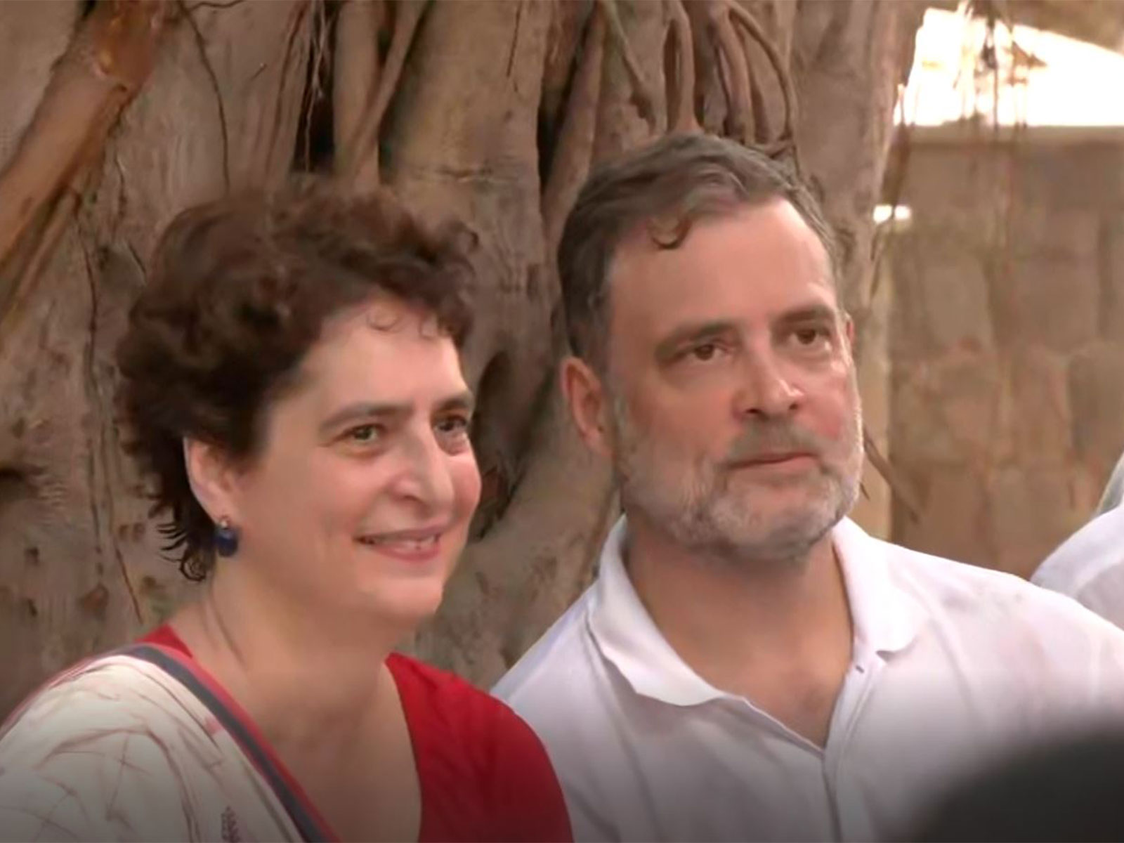Leader of Opposition in the Lok Sabha Rahul Gandhi and Congress MP Priyanka Gandhi Vadra stage sit-in outside EC (Photo/ANI)
