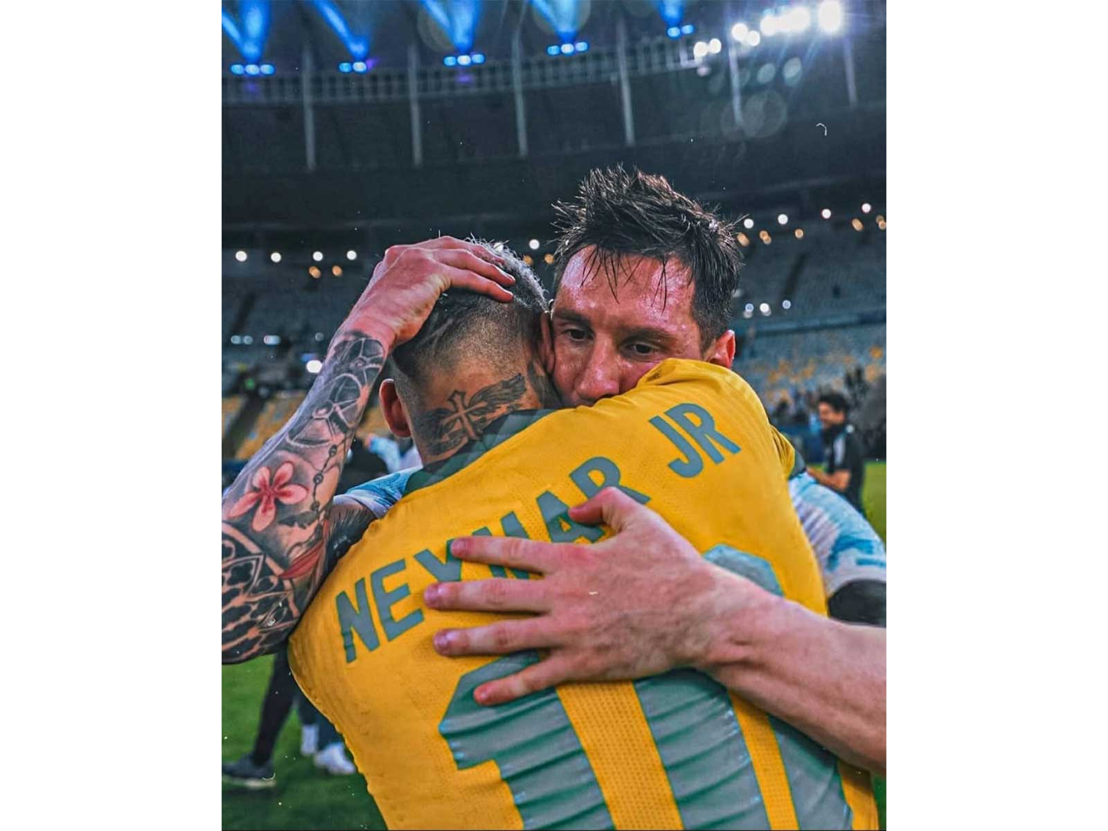 Neymar and Messi hugging. (Photo: @neymarjr Instagram)