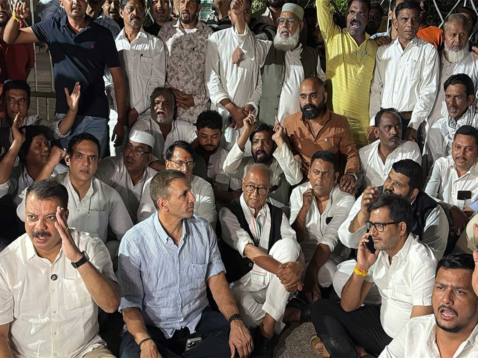 Congress leaders sit on Dharna outside election commission office in Bhopal (Photo/ANI)