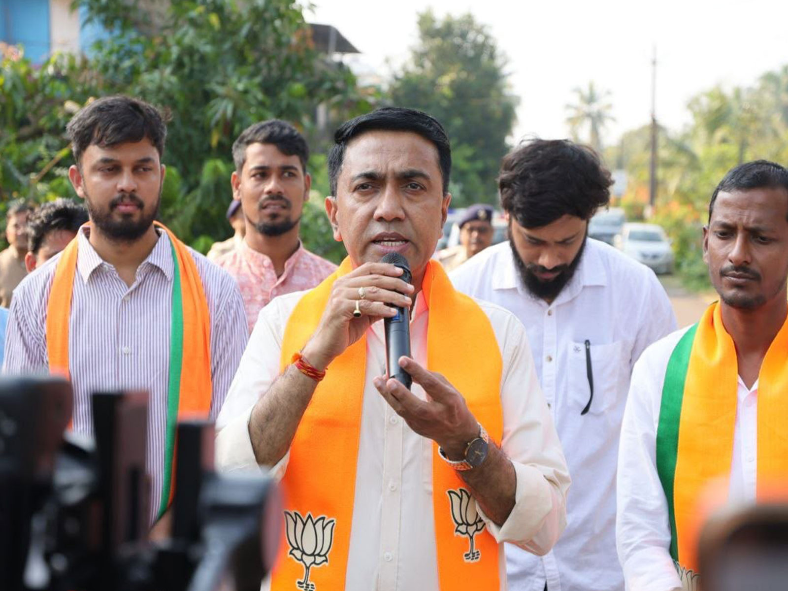 Goa CM Sawant flags off Seva Jyoti Yatra for PM Modi's 25 years (Photo/ANI)