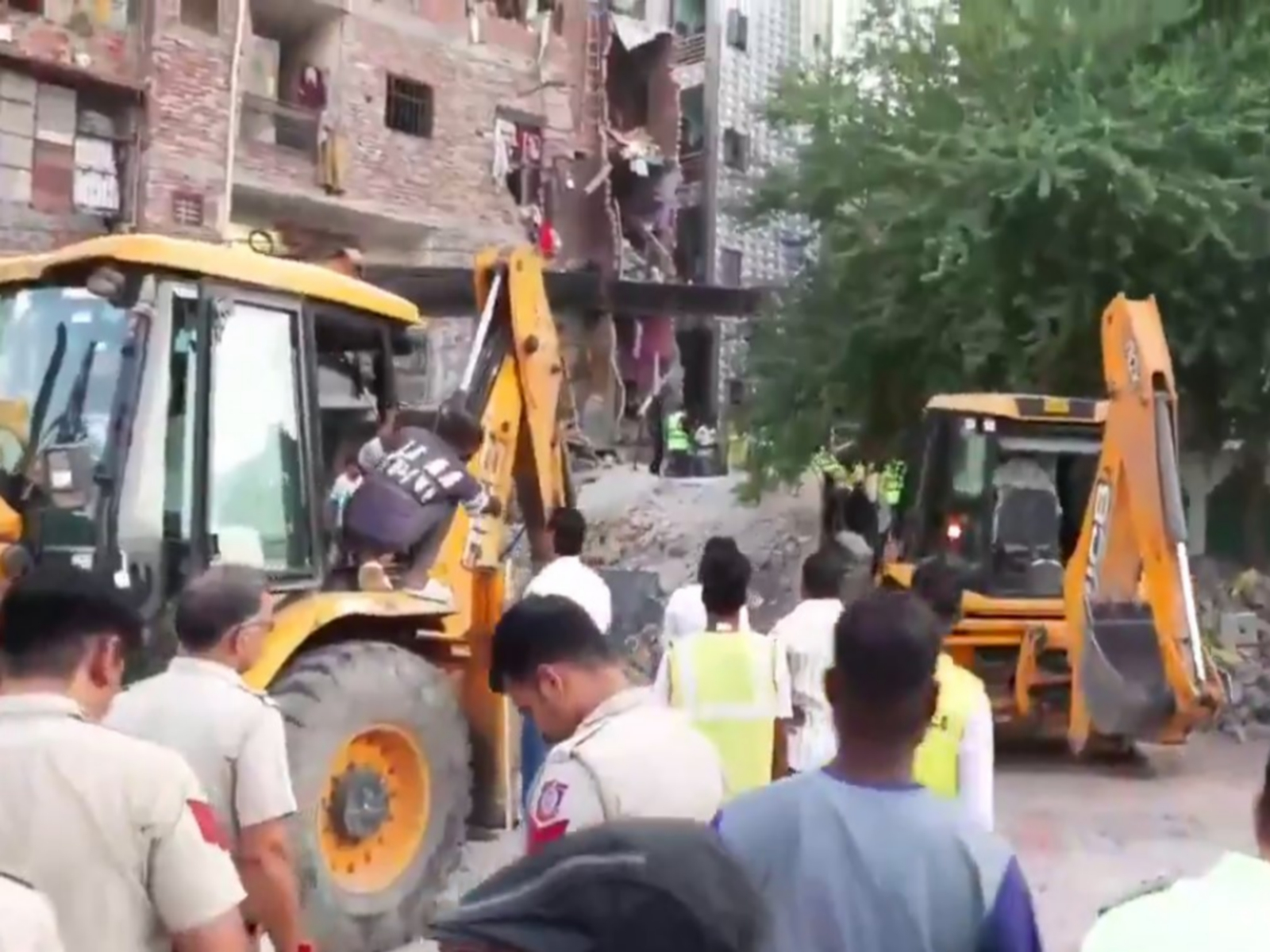 Rescue operation continues (Photo/ANI)