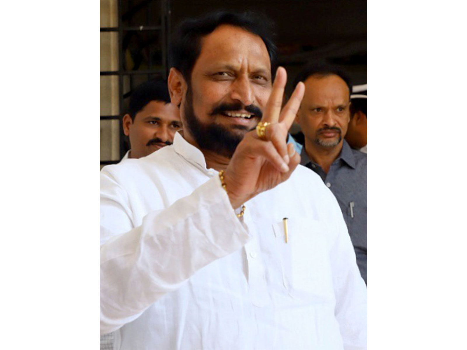  Karnataka Minister Lakshman Savadi  (Photo/ ANI) 