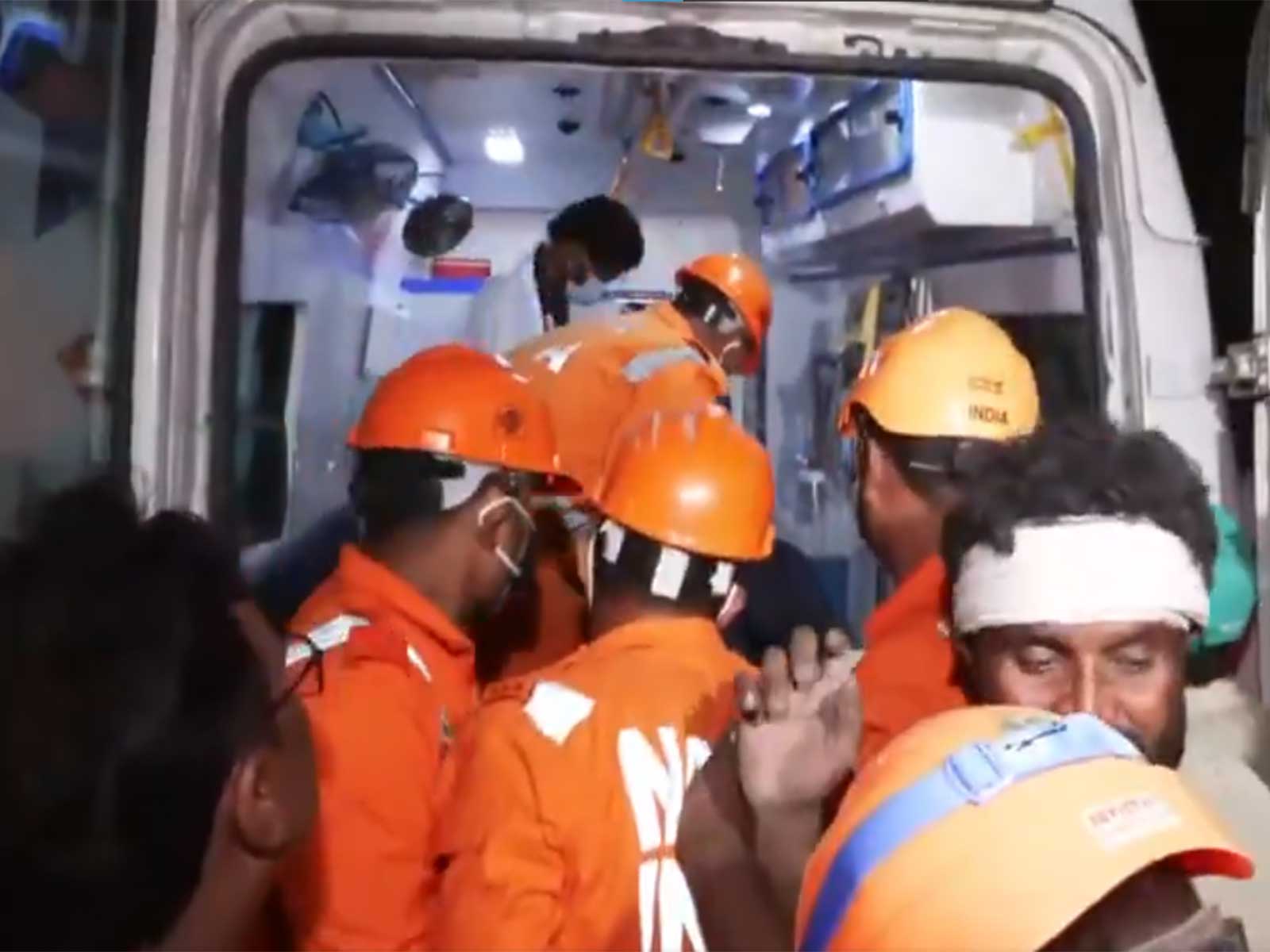 One more body recovered from Seemapuri building collapse site (Photo/ANI)