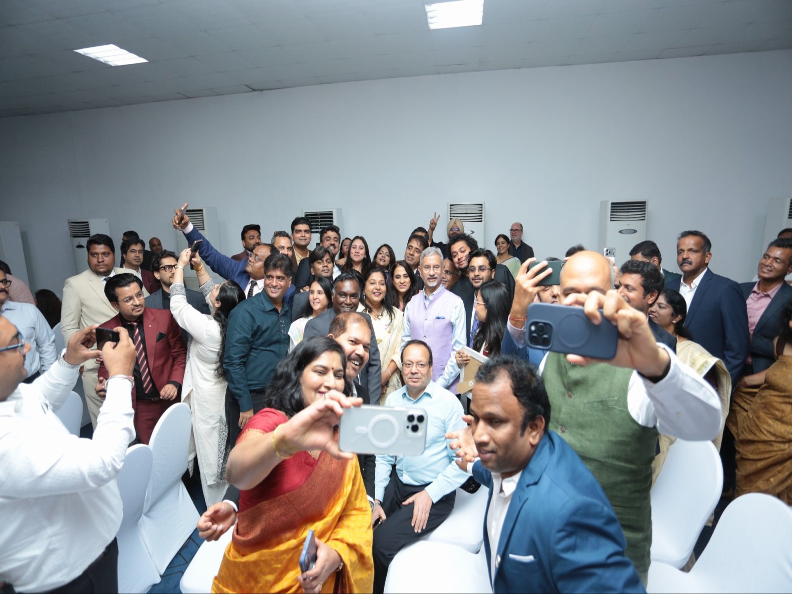 EAM Jaishankar meets Indian diaspora in Abidjan, Côte d’Ivoire (Photo/X/@DrSJaishankar)