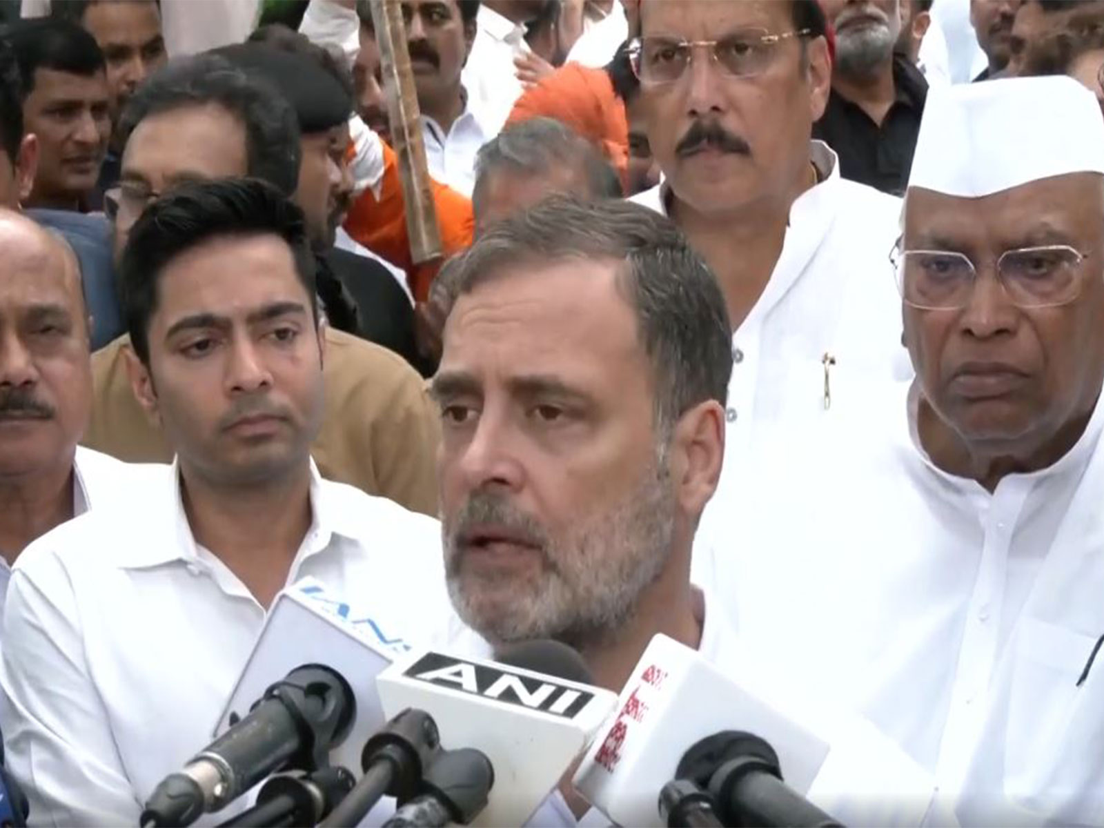 LoP in the Lok Sabha Rahul Gandhi along with Congress president Mallikarjun Kharge and other opposition MPs (Photo/ANI)