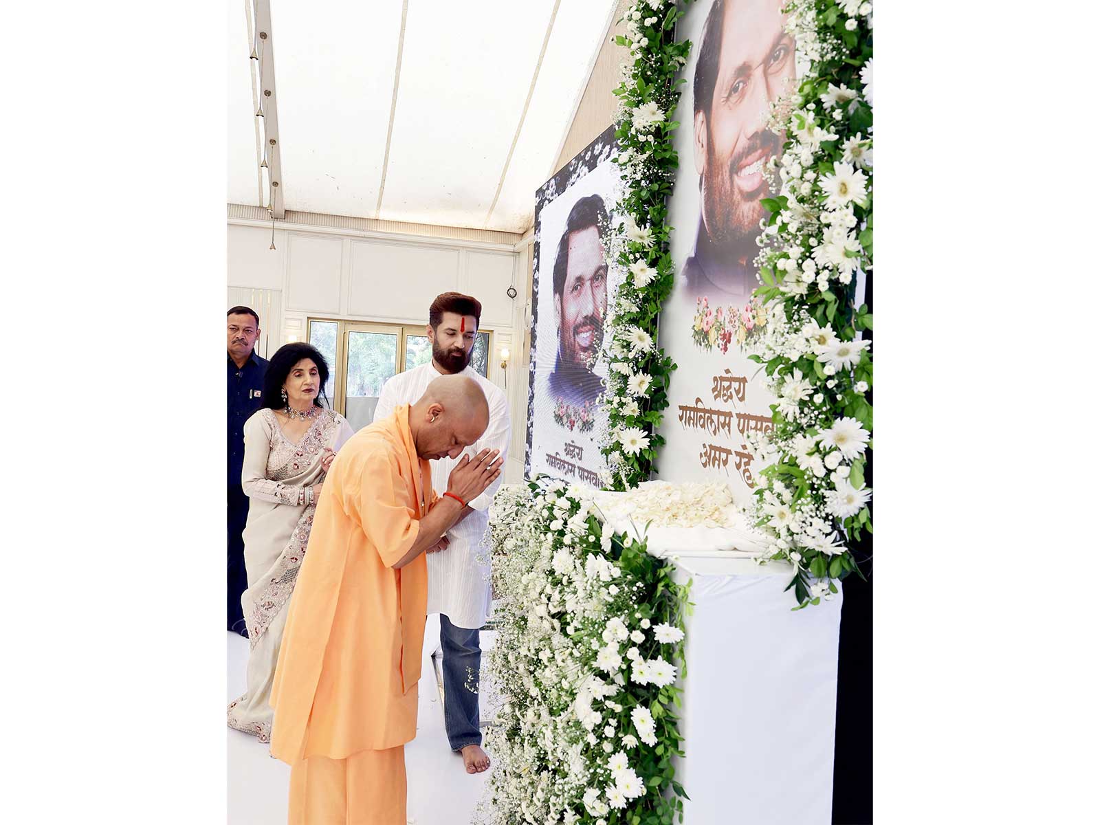 Uttar Pradesh Chief Minister Yogi Adityanath paid tribute to former Union Minister and Lok Janshakti Party founder Ram Vilas Paswan (Photo/ANI)