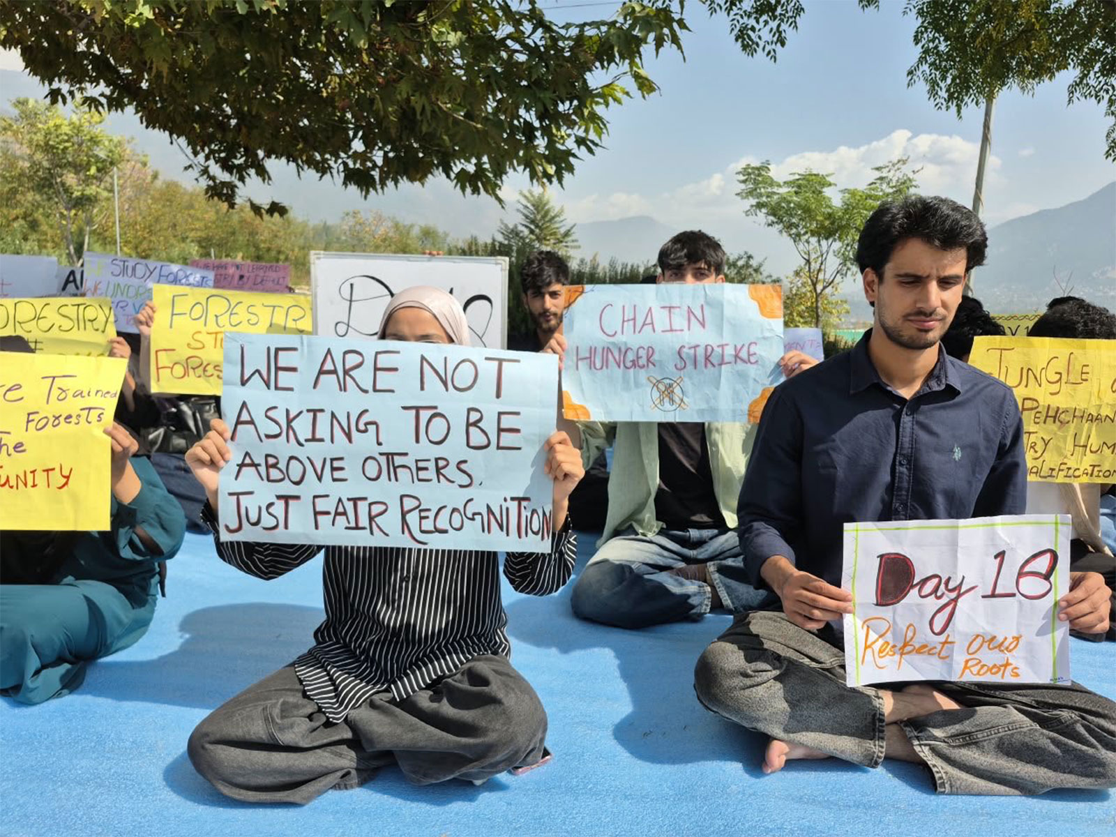 The students of Faculty of Forestry at Sher-e-Kashmir University of Agricultural Sciences are holding a peaceful protest (Photo/X/@MehboobaMufti)