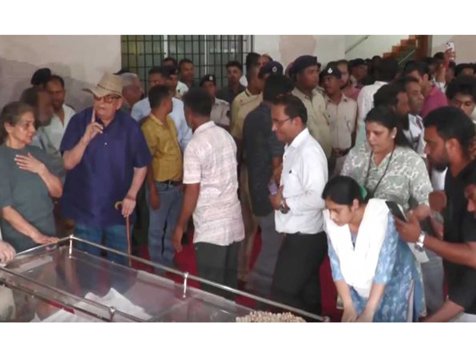 Fans pay last respects to actor Nana Patekar in Goa (Photo/ANI)