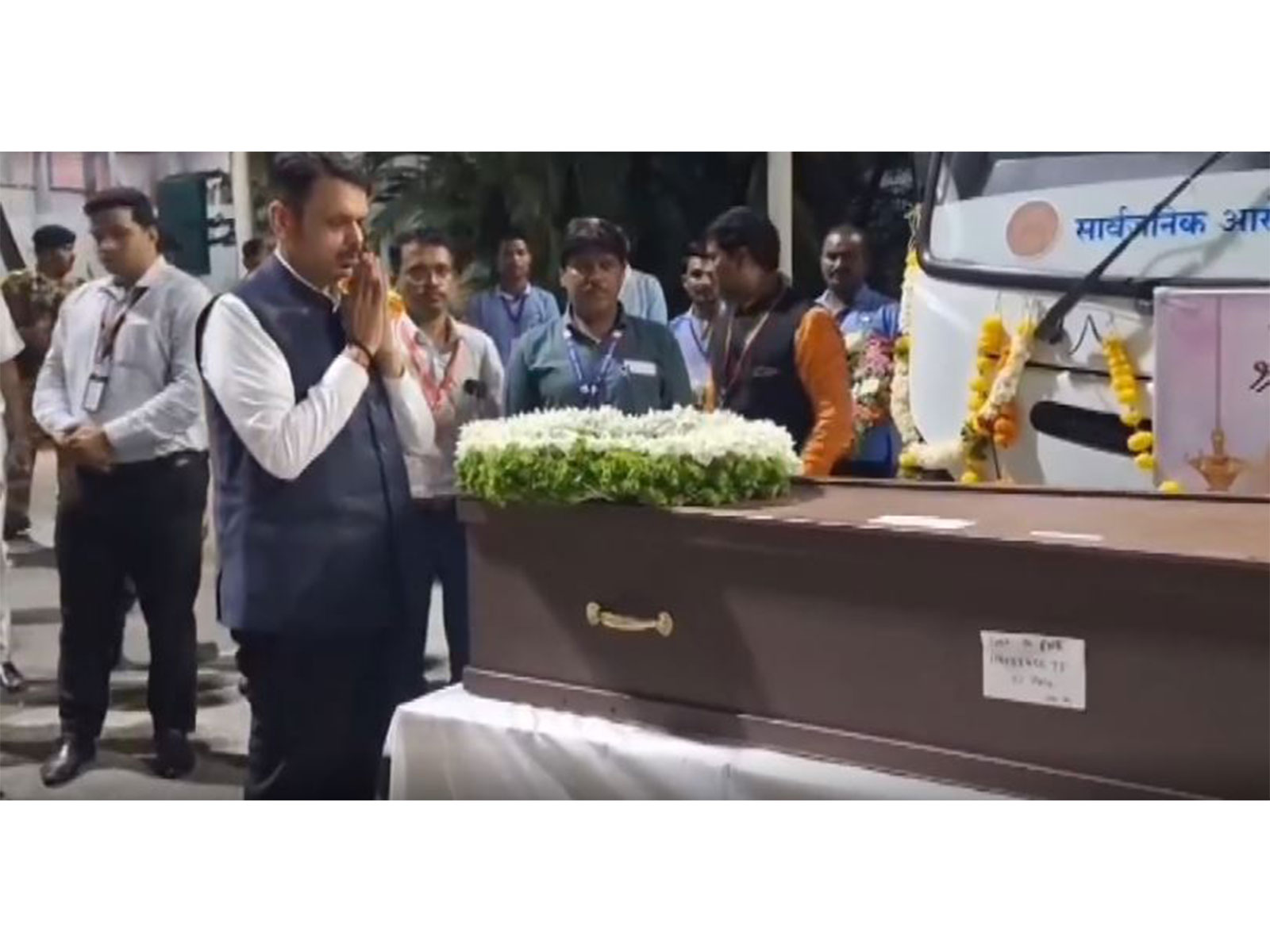 Maharashtra CM Devendra Fadnavis pays tributes to Nana Patekar (Photo/ANI)