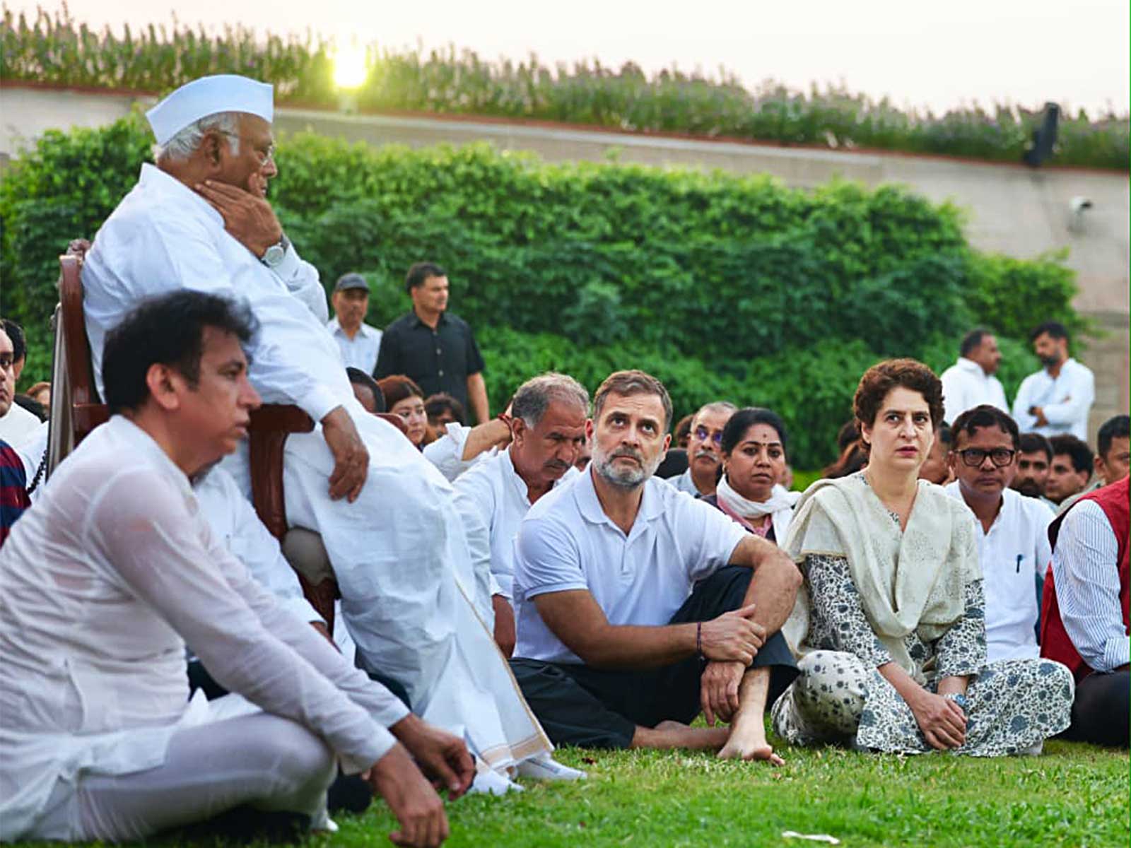 Congress national president Mallikarjun Kharge, Lok Sabha LoP Rahul Gandhi, Congress MP Priyanka Gandhi Vadra and INDIA Bloc Leaders at Raj Ghat (Photo/ANI)