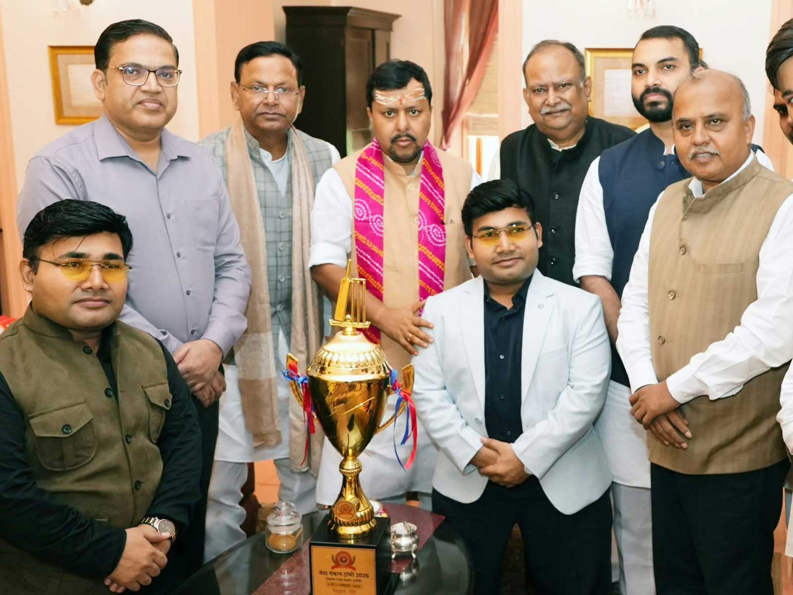 Nitin Nabin unveils ‘Seva Sankalp Trophy’. (Photo/BJP Varanasi)