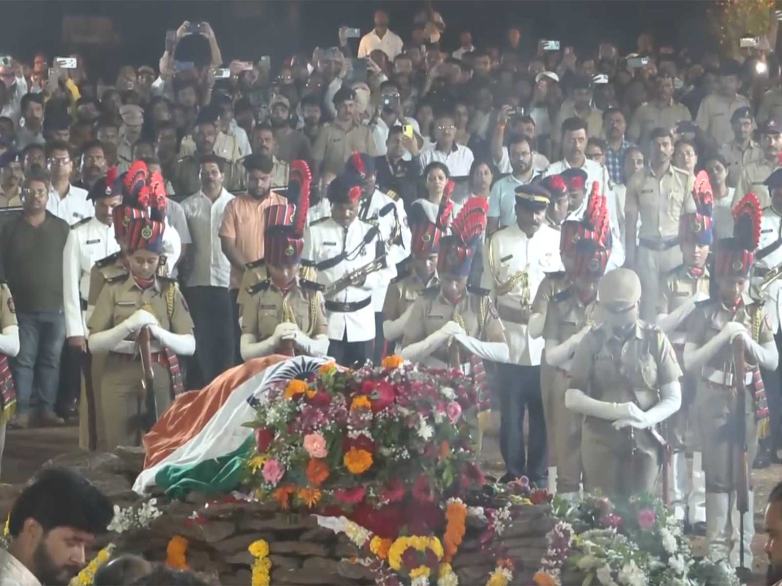 Nana Patekar laid to rest with full state honours (Photo/ANI)