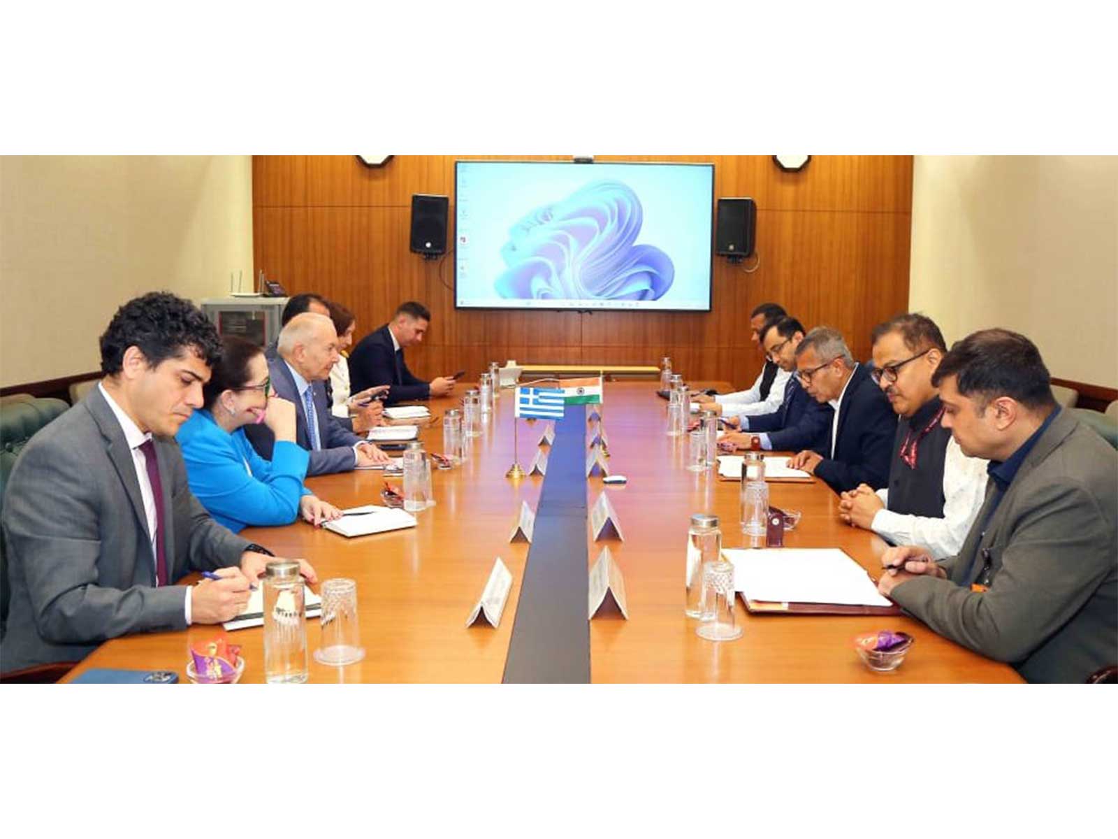 Indian Defence Secretary Rajesh Kumar Singh met with Greek Deputy Minister of Maritime Affairs and Insular Policy Stefanos Gkikas in New Delhi to discuss bilateral defense and strategic cooperation (Photo: x/@SpokespersonMoD)