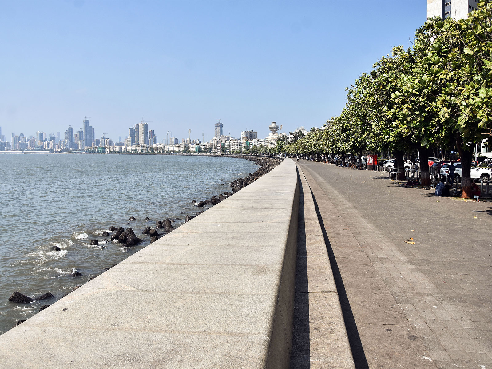 View of a vacant Marine Drive due to the heat wave in Mumbai (File Photo/ANI)