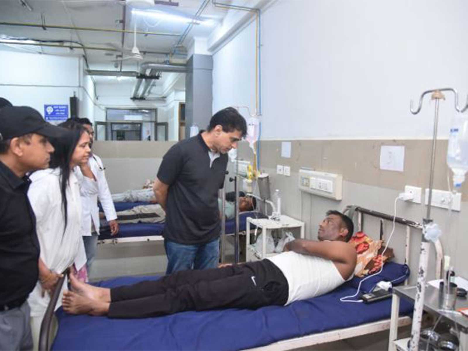 Gujarat Health Minister  Praful Pansheriya visits Gandhinagar Civil Hospital (Photo/Gujarat govt)