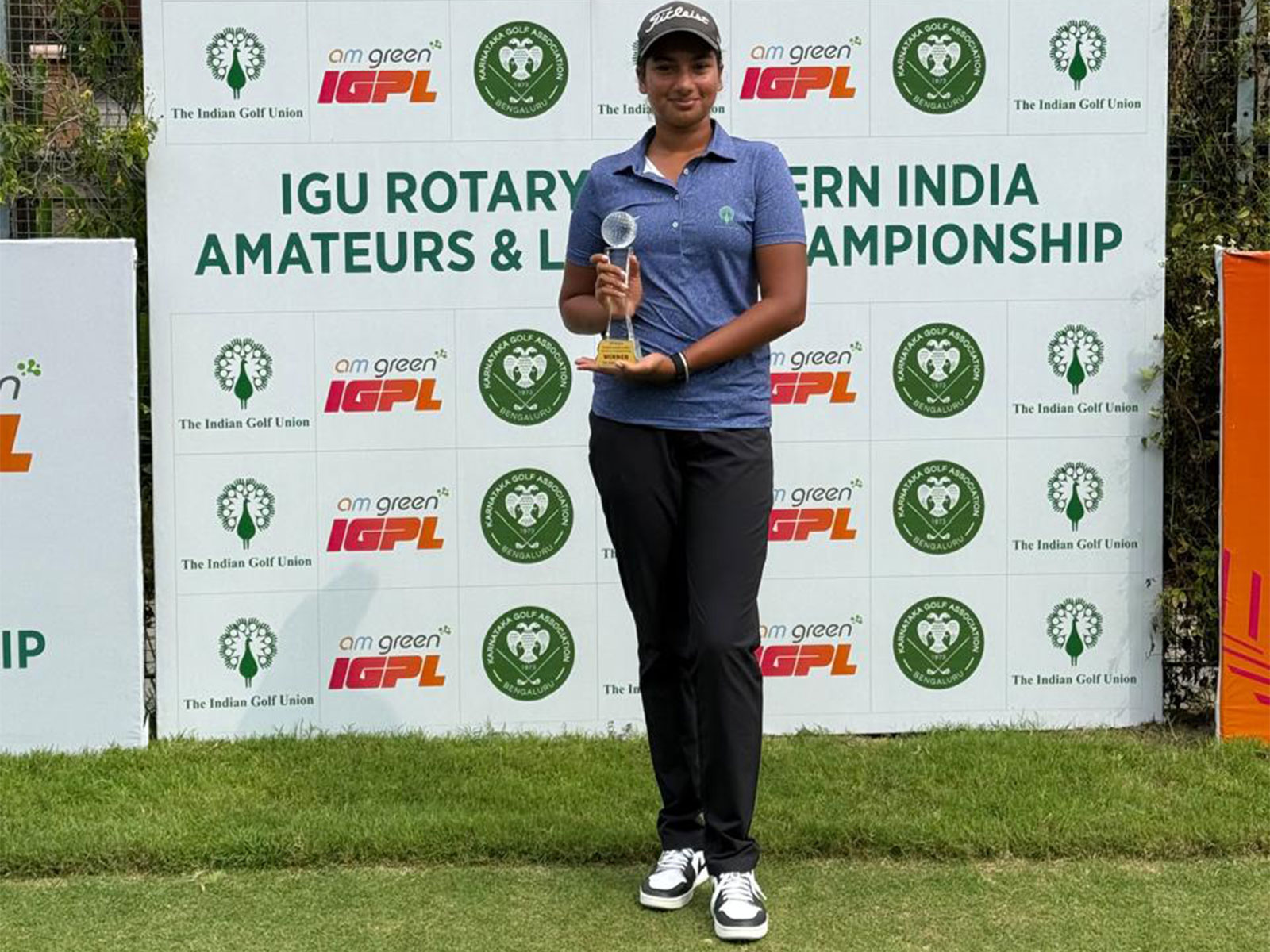 Keya Badugu lifting Southern India Golf Championship title (Image: IGU)