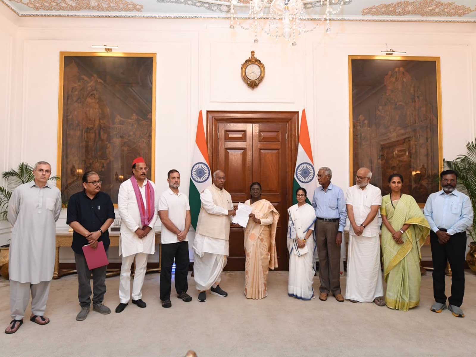 INDIA bloc submits memorandum to President Murmu (Photo/x/@RahulGandhi)