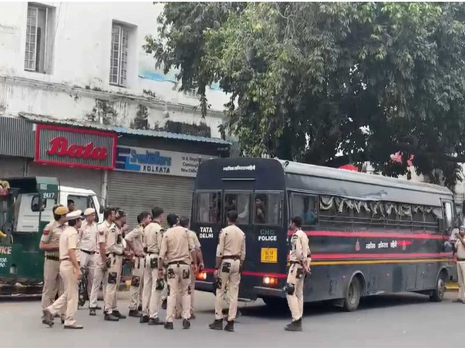 Delhi Police detains protestors at Janpath (Photo/ANI)