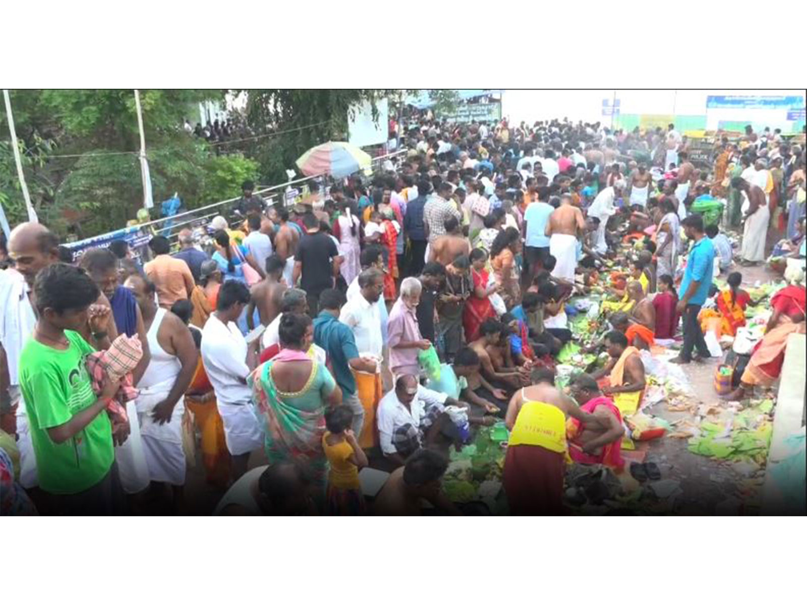 Thousands gather for Mahalaya Amavasya rituals in Tiruchirappalli (Photo/ANI)
