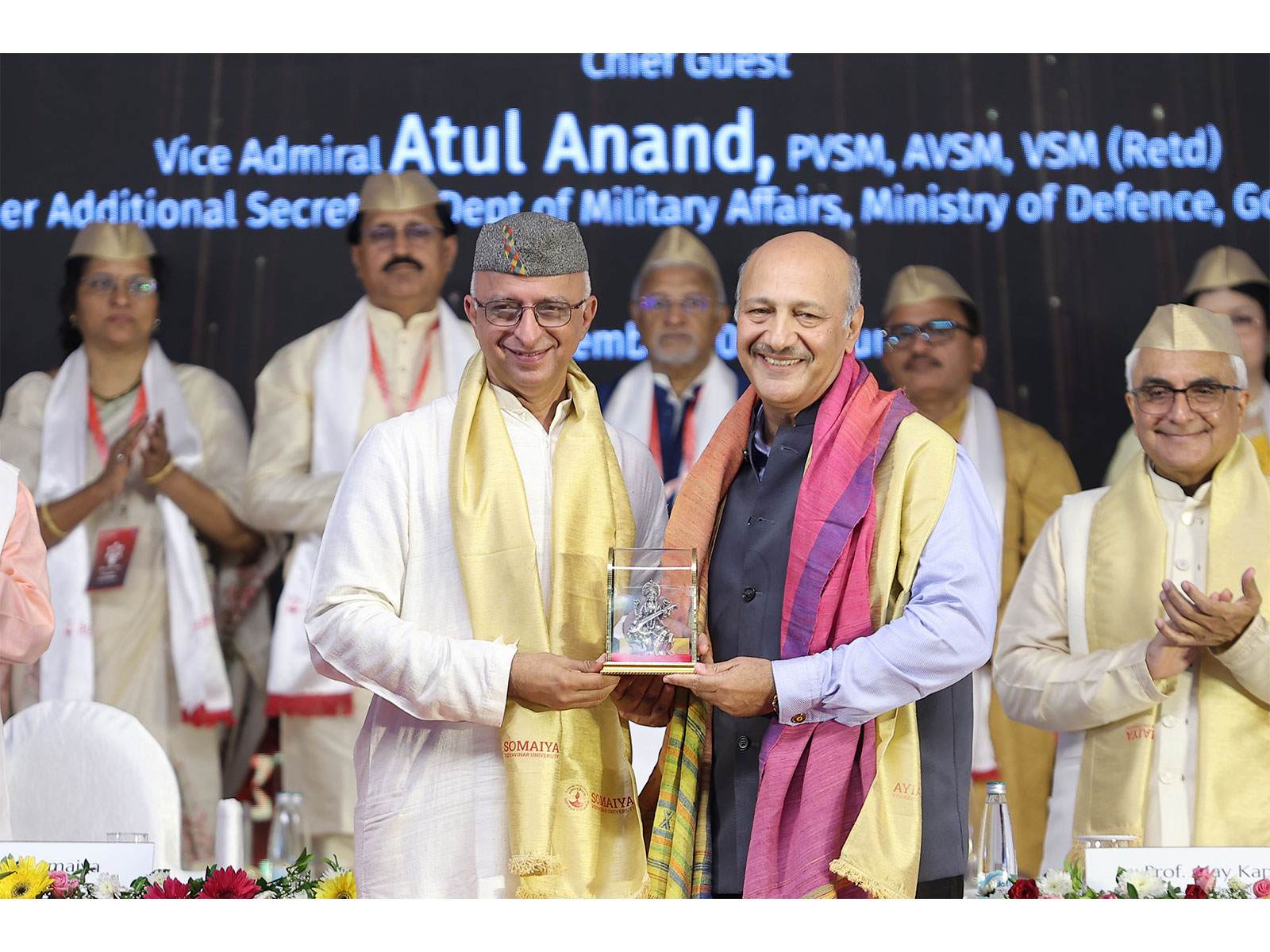 Chancellor felicitating the Chief Guest