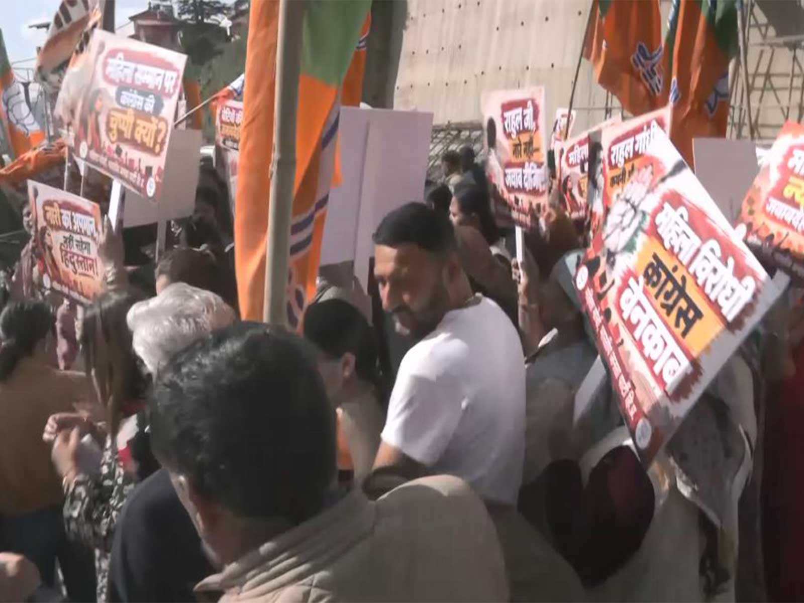 BJP Mahila Morcha holds protest (Photo/ANI)