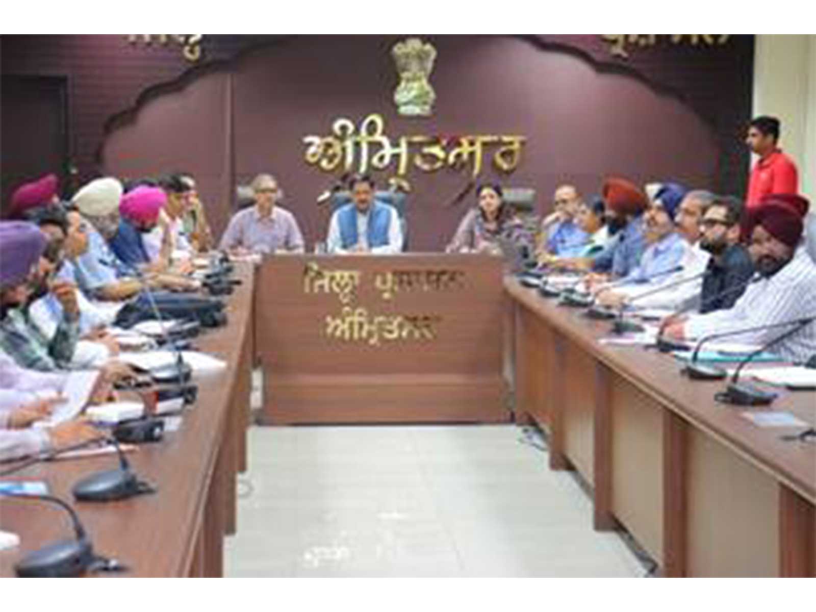 AQM reviews stubble burning prevention measures (Photo/PIB)