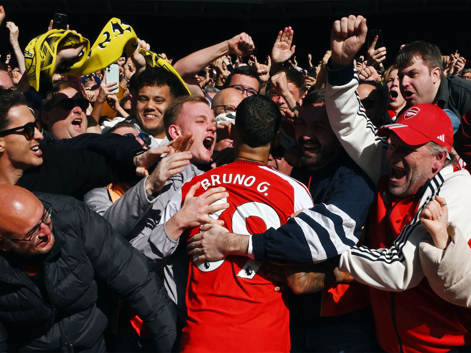 Bruno Guimaraes celebrating the goal with the fans. (Photo/@Arsenal)
