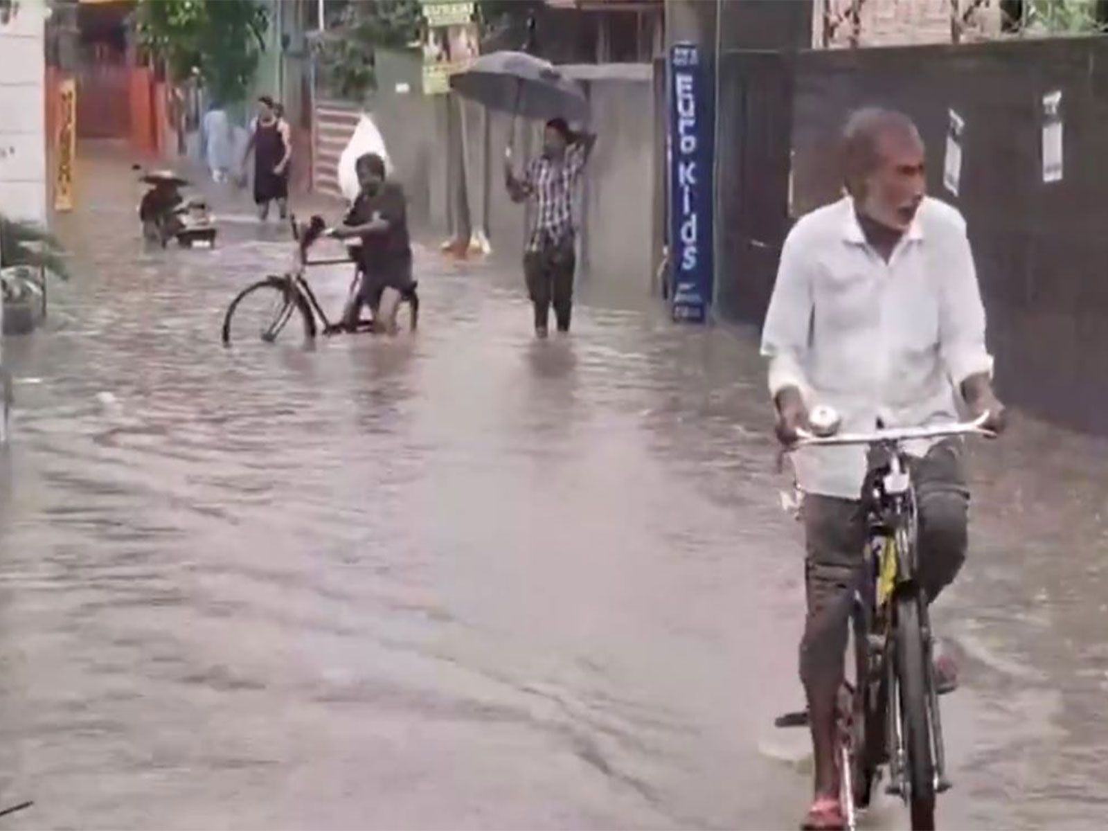 Heavy rain triggers flooding in Bohri and Anand Nagar in Jammu (Photo/ANI)