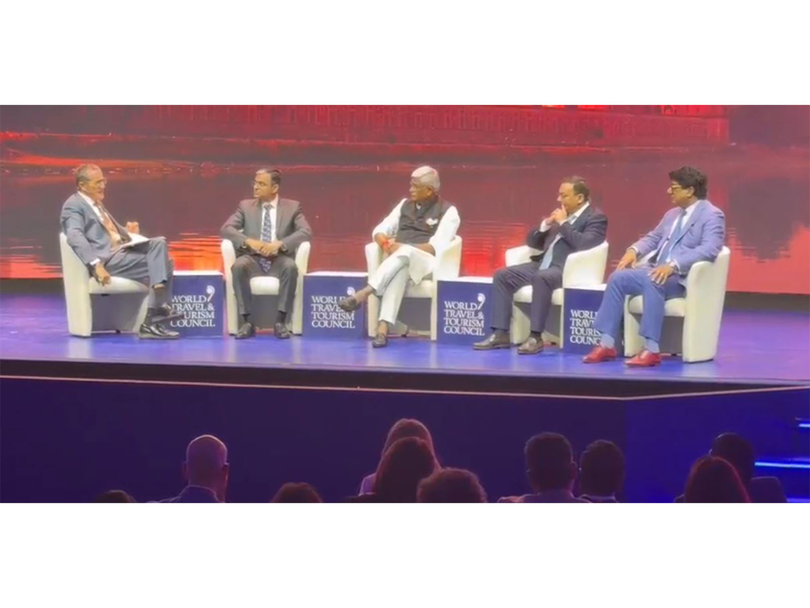 Richard Quest, Gaurav Bhatnagar-Co-Founder TBO.com, Gajendra Shekhawat-Minister for Tourism, Zubin Karkaria-Founder & CEO VFS Global, Puneet Chhatwal-CEO Indian Hotels Company (left to right) (Photo/ Courtesy VFS Global)