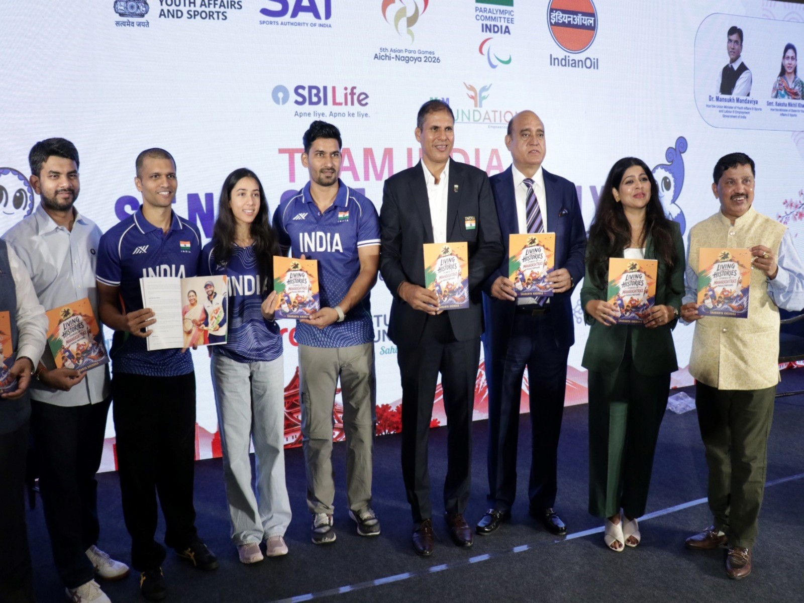 Sharanya Kheruka receives recognition from Devendra Jhajharia, President of PCI, for her book Living Histories: Stories of Maharashtra’s Paralympians