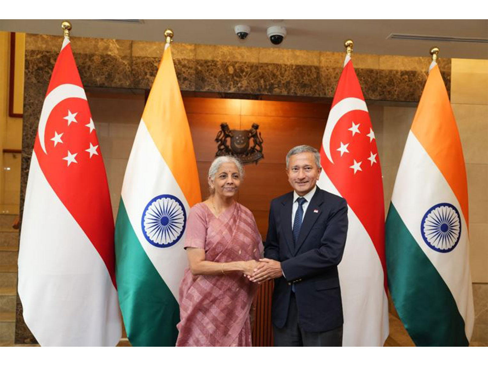 Nirmala Sitharaman with Vivian Balakrishnan (Photo/@PIB)