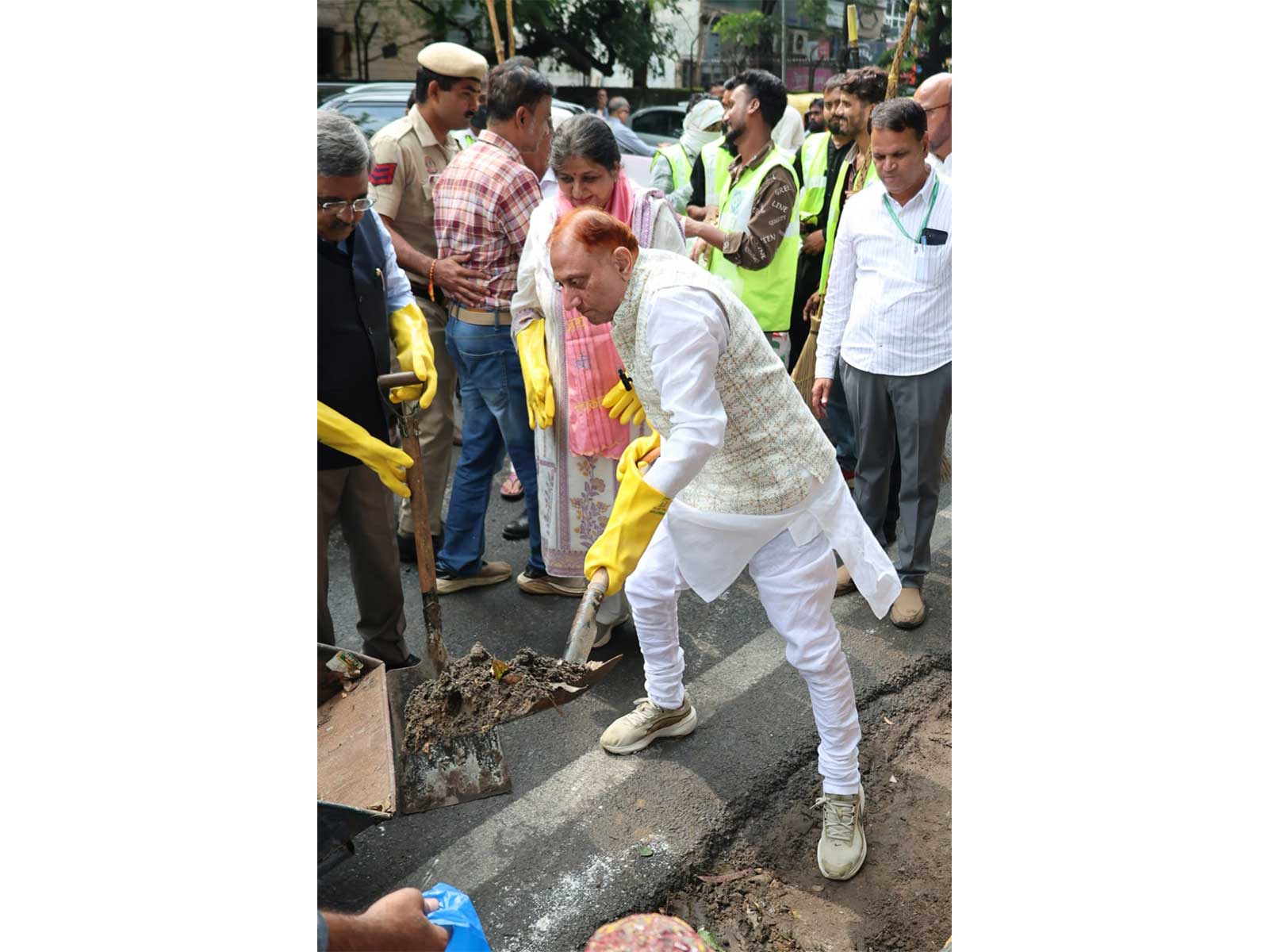 Delhi Mayor Pravesh Wahi leads mega cleanliness drive in Malviya Nagar (Photo/ANI)