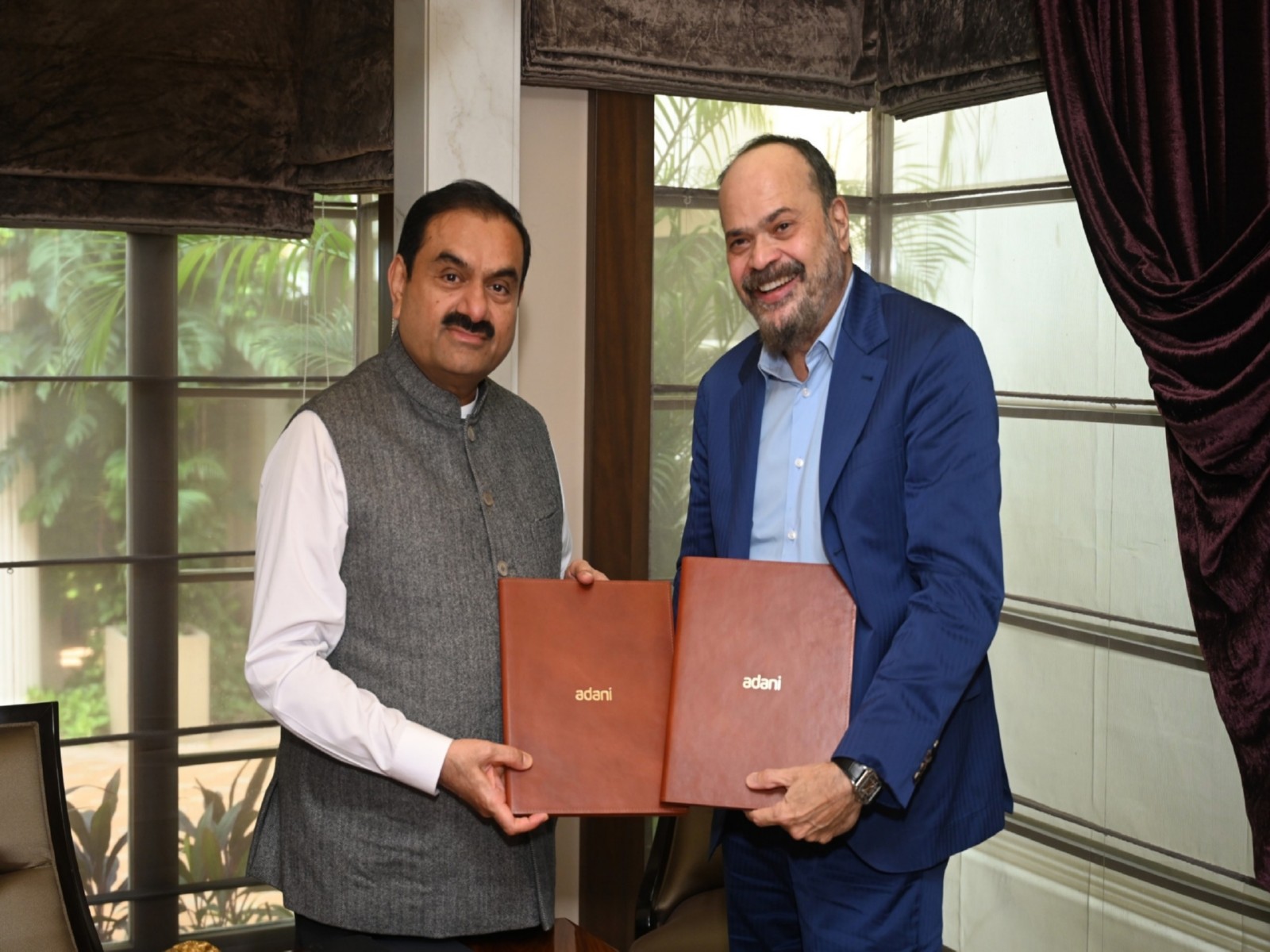 (L to R) Gautam Adani, Chairman, Adani Group with Mike Dastoor, Chief Executive Officer (CEO), Jabil Inc. (Photo/@AdaniEnt)