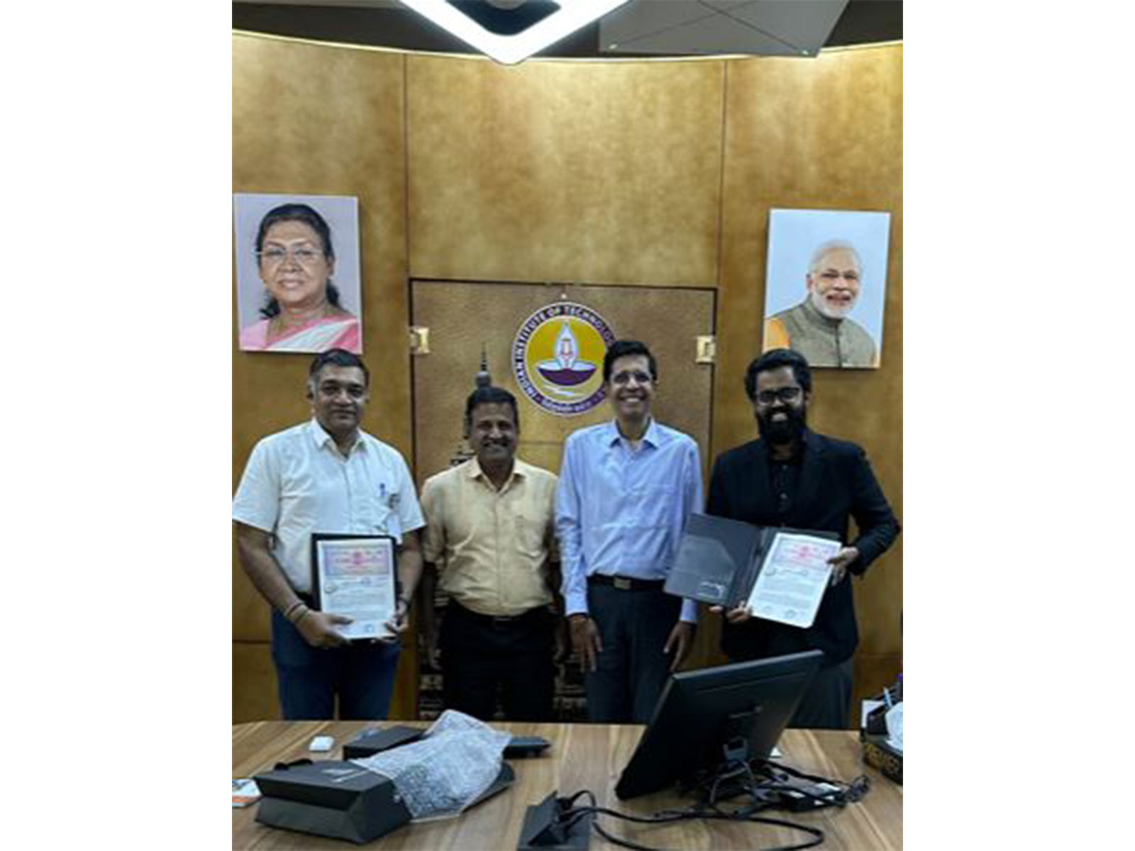 Exchange of the signed MoU at IIT Madras. (L to R) Dr. M. J. Shankar Raman, CEO, IITM Pravartak; Air Vice Marshal R. Guruhari (Retd.), Chief Advisor – Defence (Photo/ PIB)