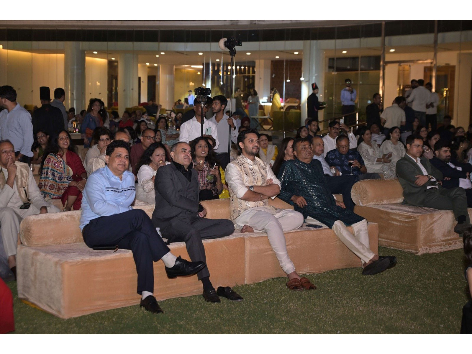 The evening brought together around 500 attendees, with a live performance by Aditi Sharma