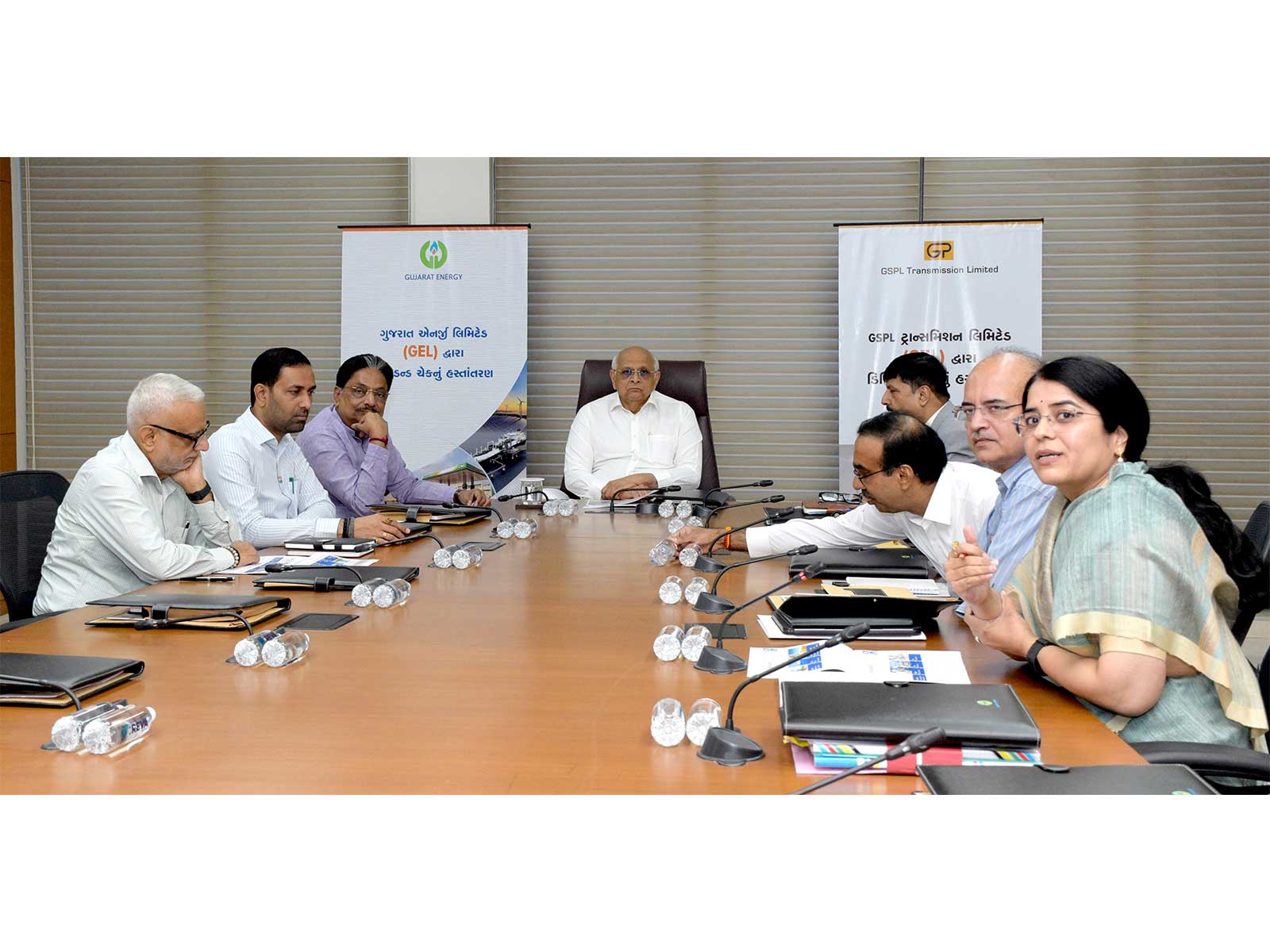 GEL, GTL presents dividend cheques to Chief Minister Bhupendra Patel in Gandhinagar (Photo/Gujarat govt)