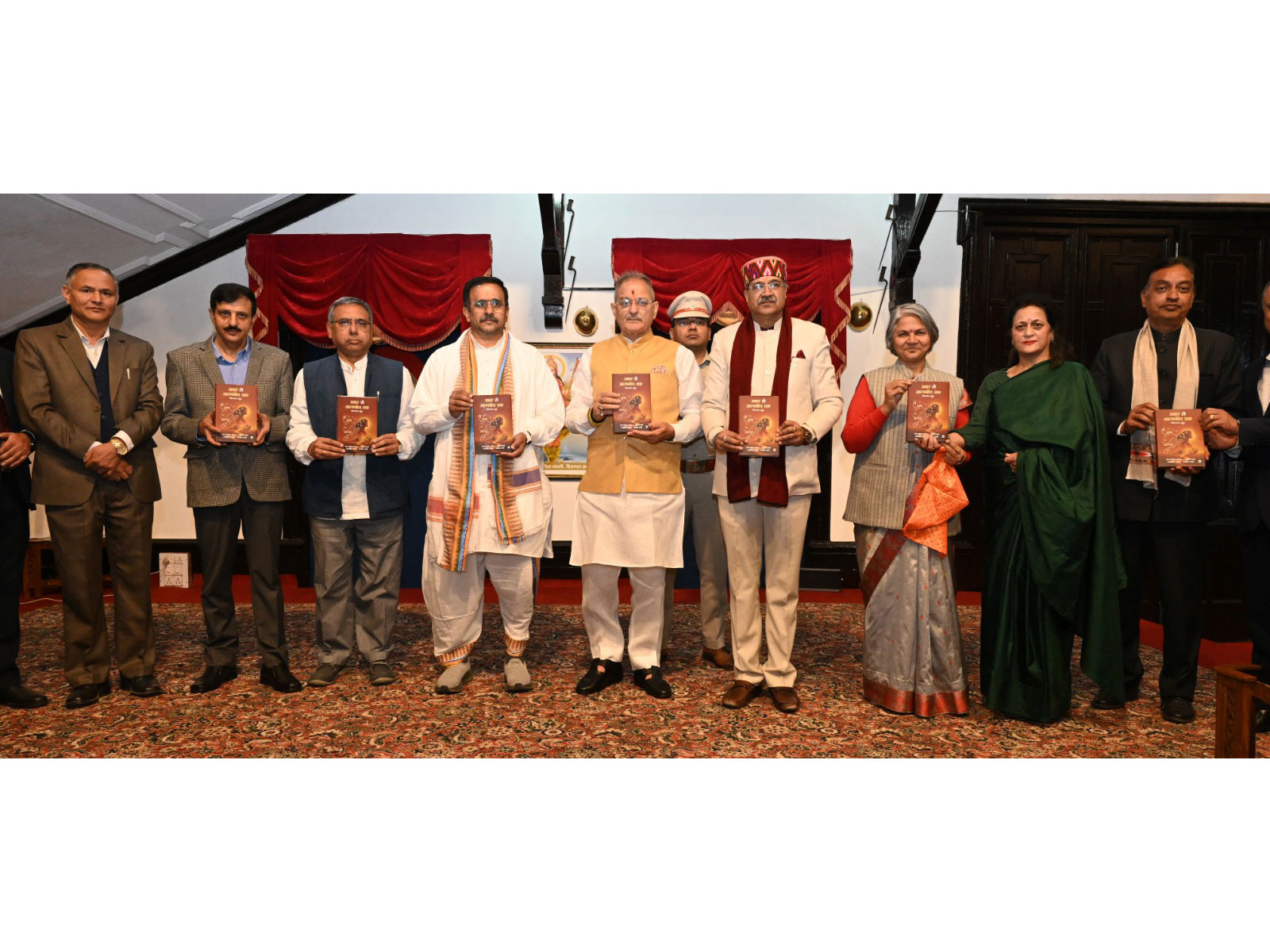 Himachal Pradesh Governor Kavinder Gupta (C) (Photo/Lok Bhawan HP)