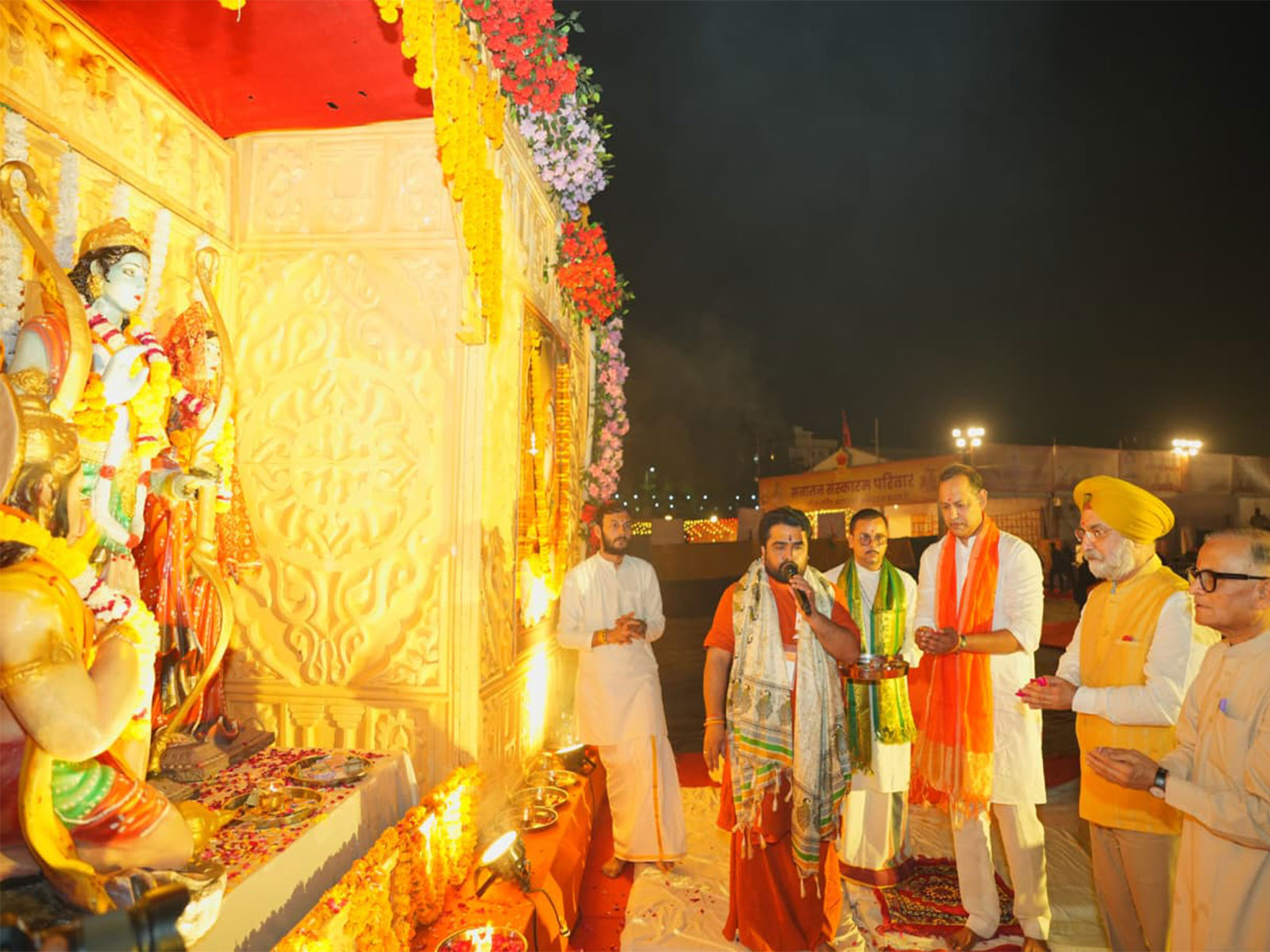 Delhi LG Taranjit Singh Sandhu, MP Ramvir Singh Bidhuri attend Ramlila in Rohini (Photo/Delhi govt)