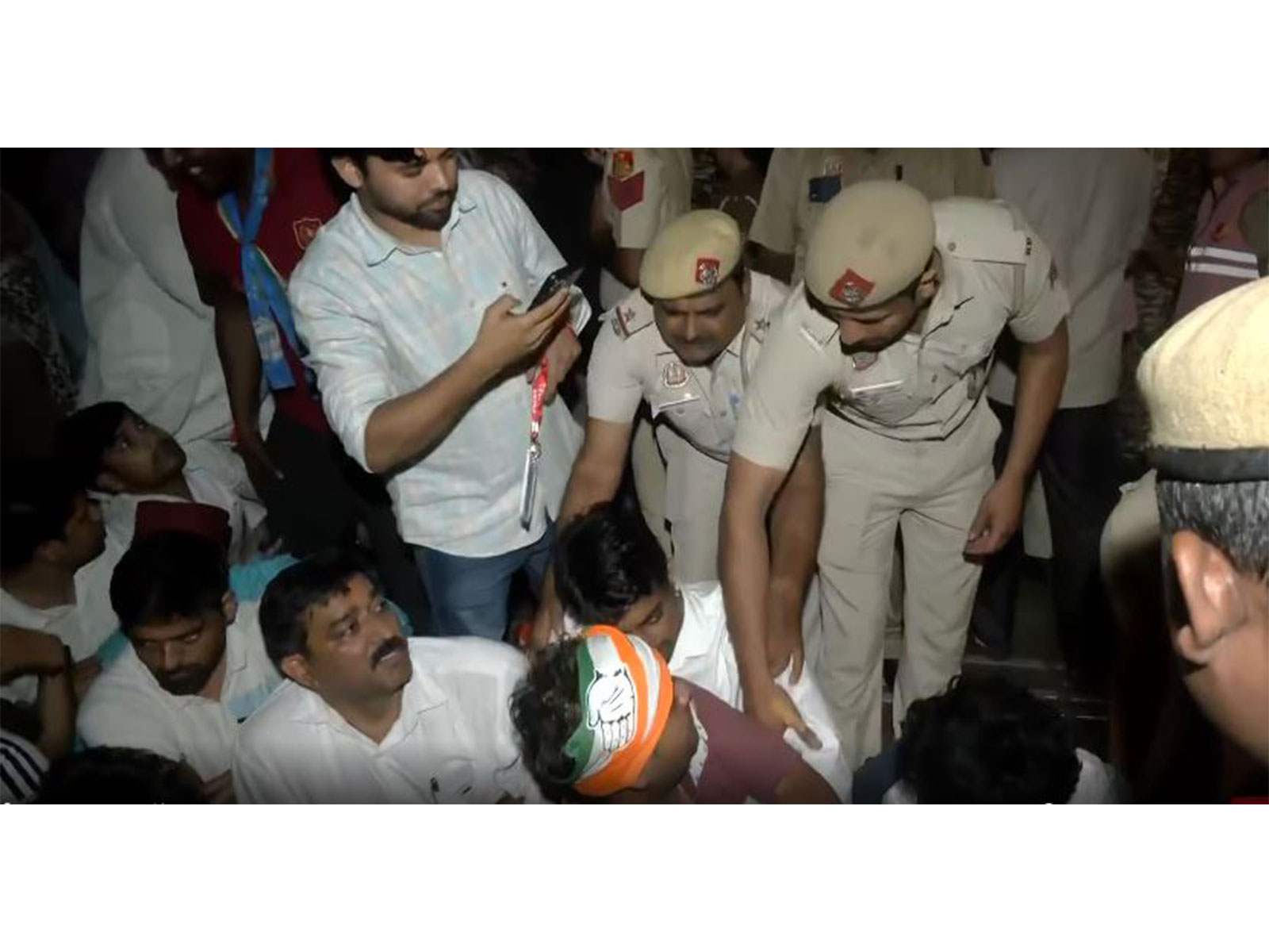 Delhi police detains protesters (Photo/ANI)