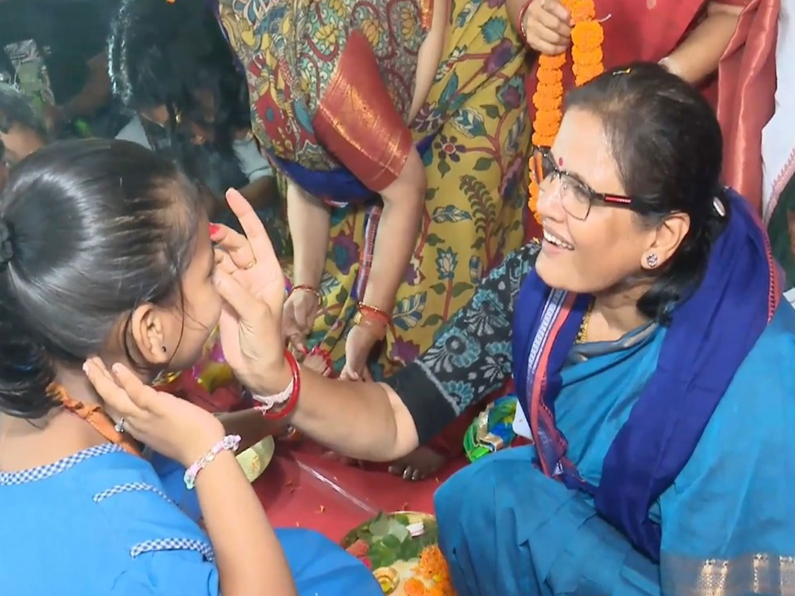  Odisha Deputy CM Pravati Parida performs Kanya Pujan (Photo/Odisha Deputy CMO)
