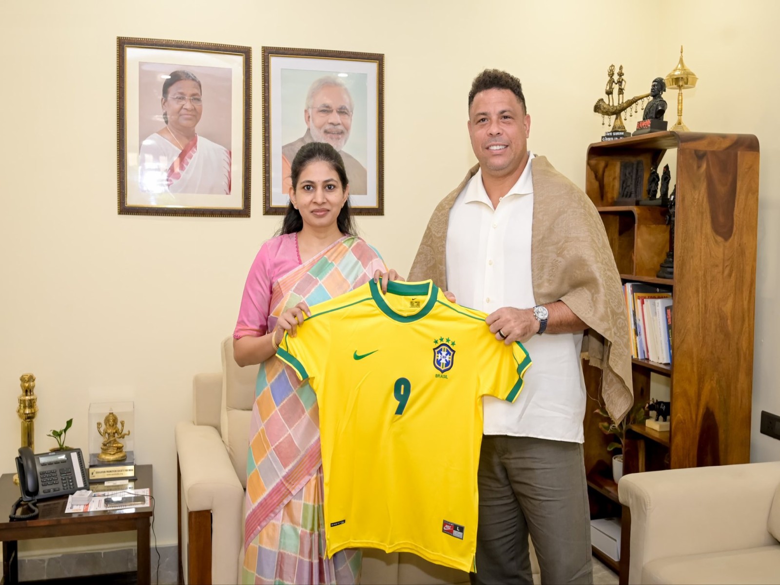 MoS Sports Raksha Khadse with Brazilian football legend Ronaldo Nazário. (Photo:X/@khadseraksha)