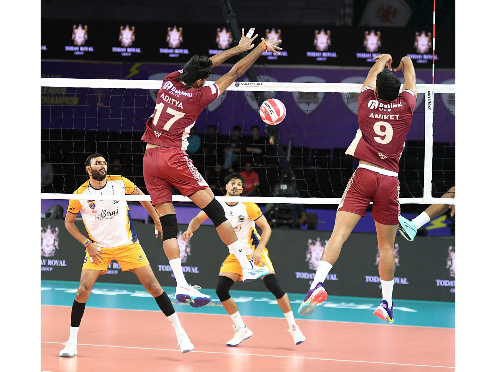 Players in actions during a Volleyball Champions League match (Photo: Volleyball Champions League)