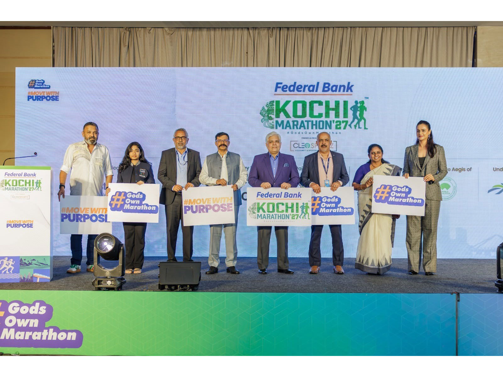 Justice Devan Ramachandran and Mayor Adv. V.K. Minimol launch the 5th Federal Bank Kochi Marathon with Vidarsha K. Vinod and other dignitaries.