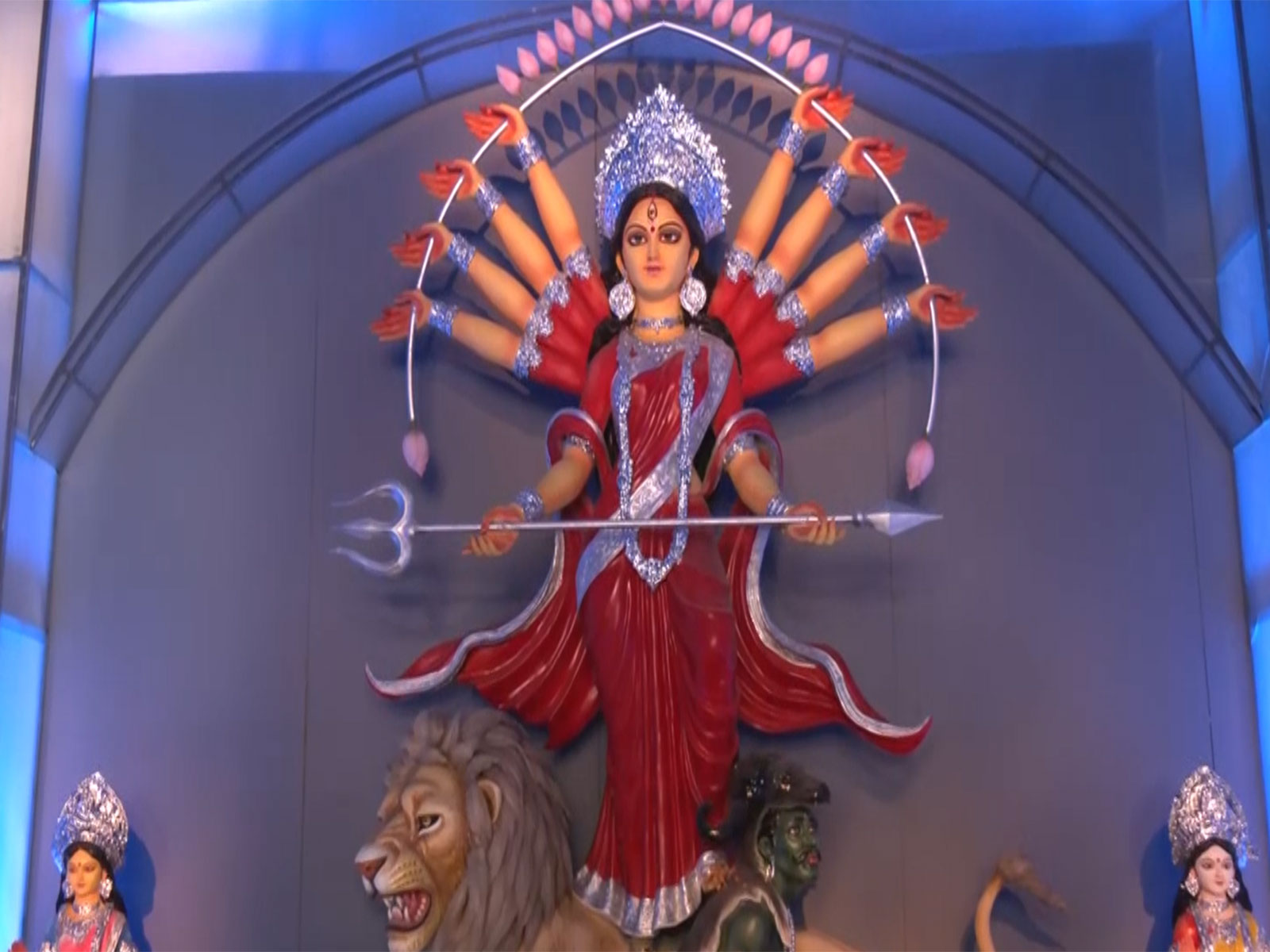 Kumartuli Park Sarbojanin Durgotsab Committee's Durga Puja (Photo/ANI)