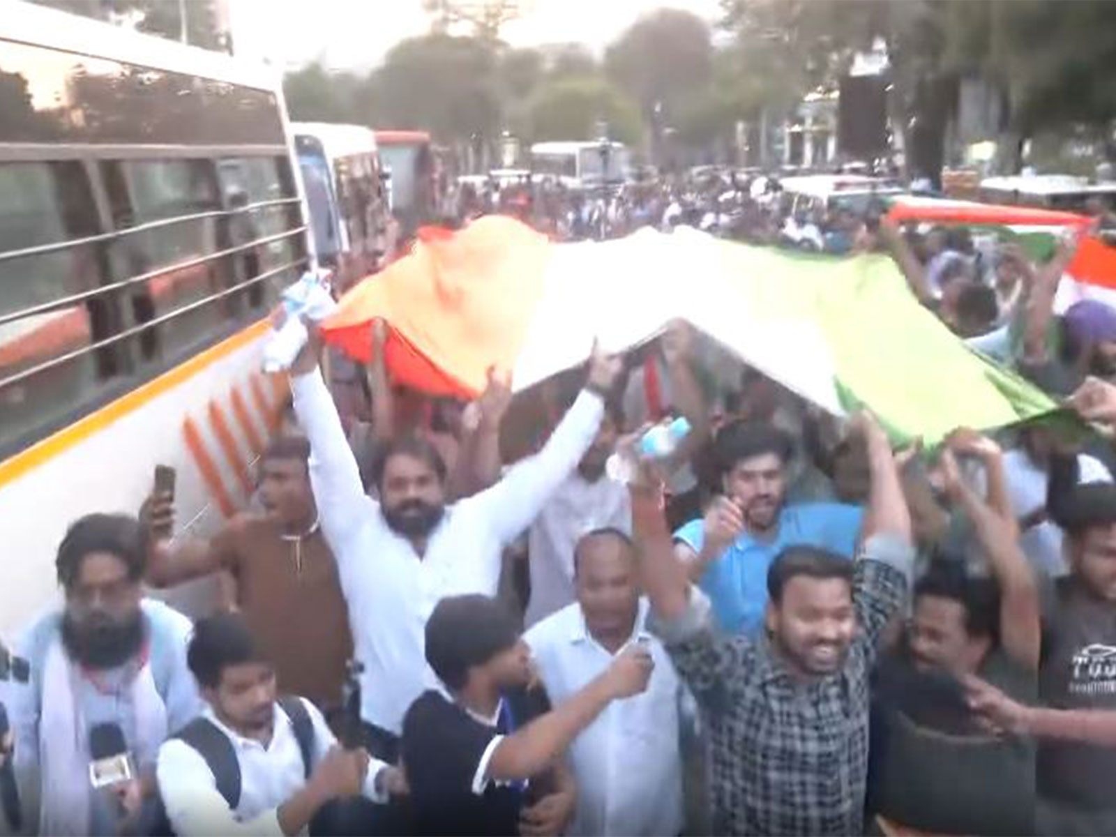 Protesters take out Tiranga rally in Connaught place (Photo/ANI)