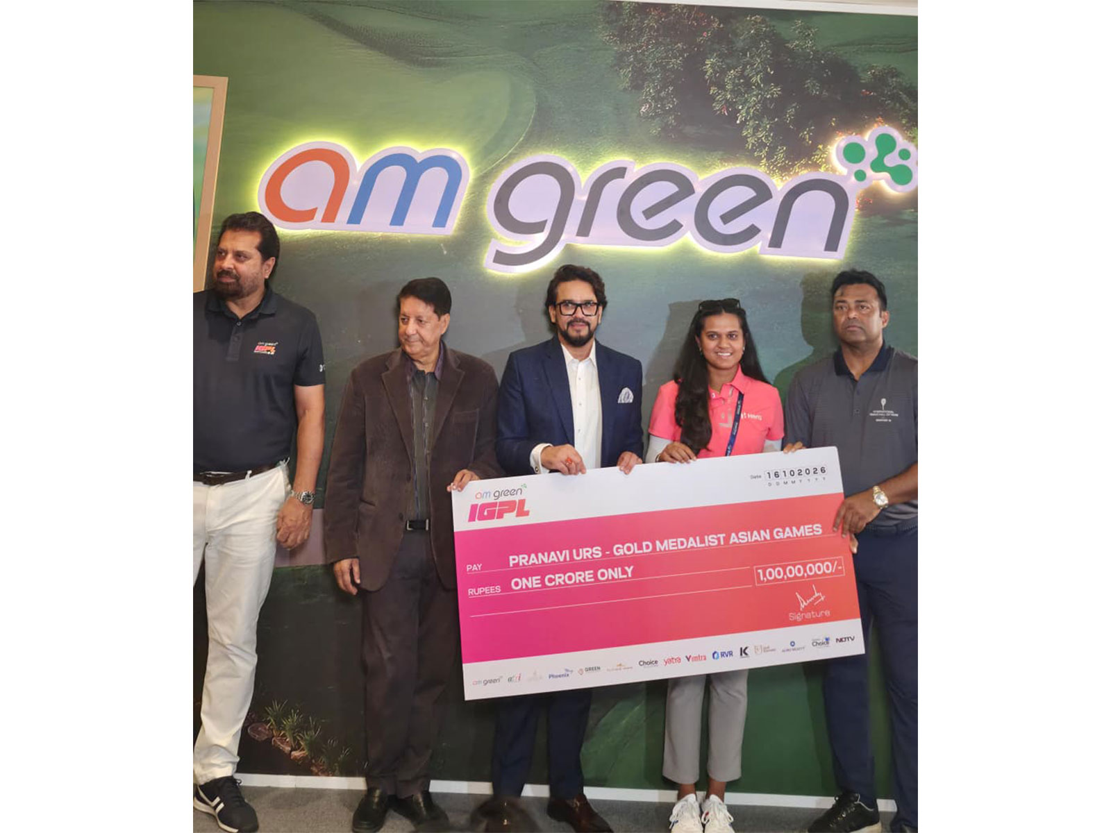 Anurag Thakur honours Pranavi Urs with Rs 1 crore cheque. (Photo/IGPL)