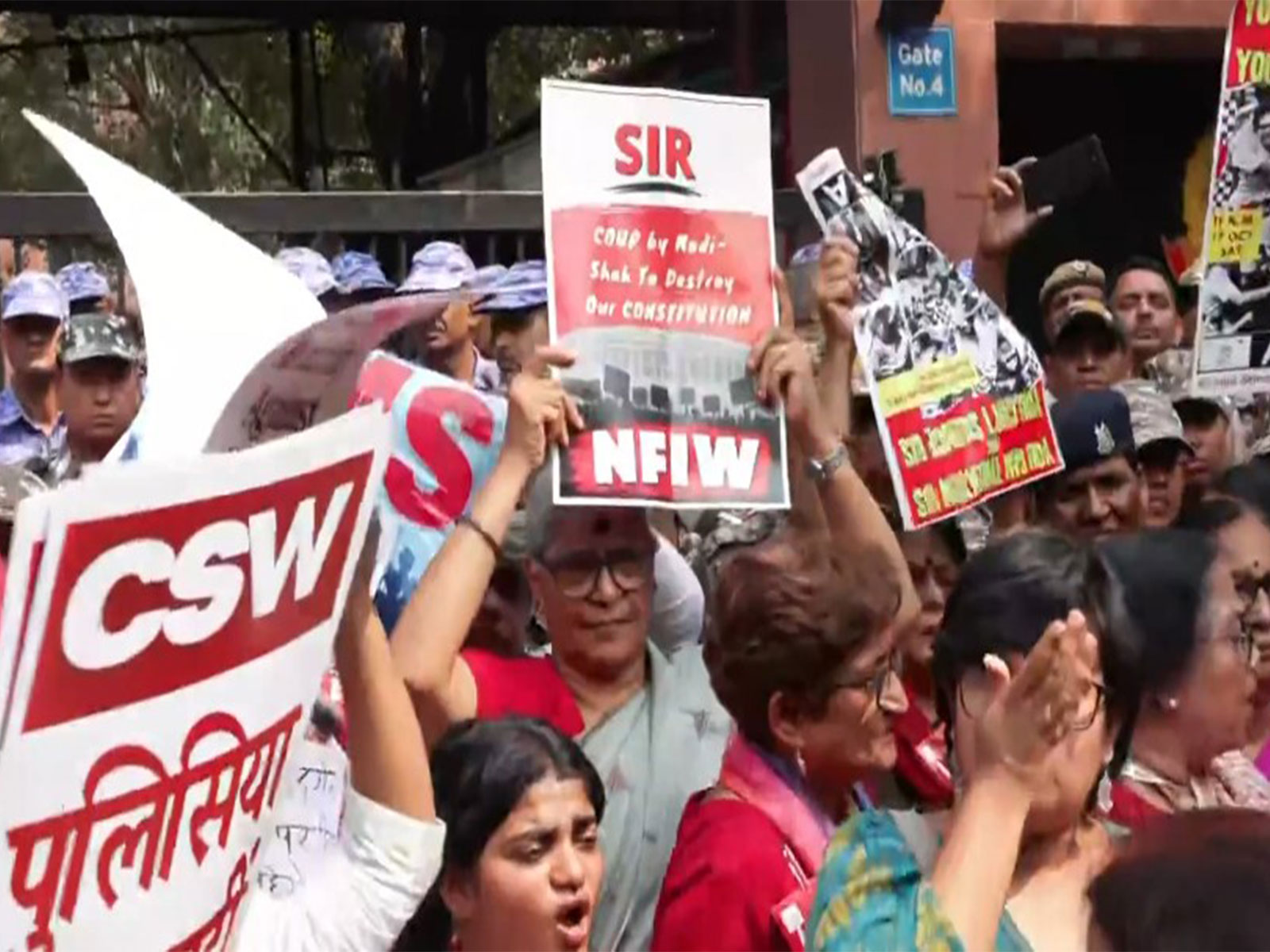 Women's groups hold protest march to Delhi Police headquarters (Photo: ANI)