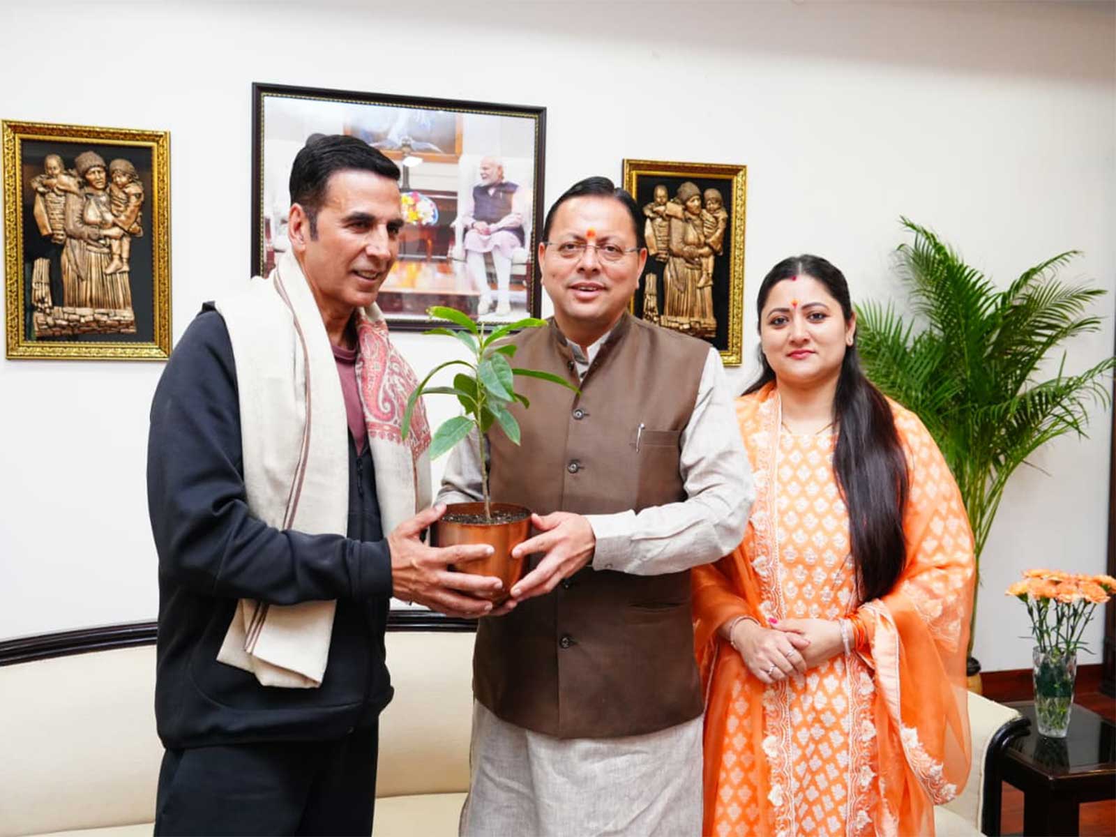 Akshay Kumar meets Uttarakhand Chief Minister Dhami (Photos/CMO)