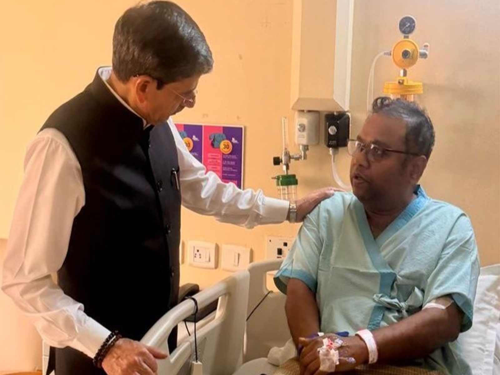 WB Governor RN Ravi visits Kolkata pandal stampede victims at hospital (Photo/@lokbhavan_wb)