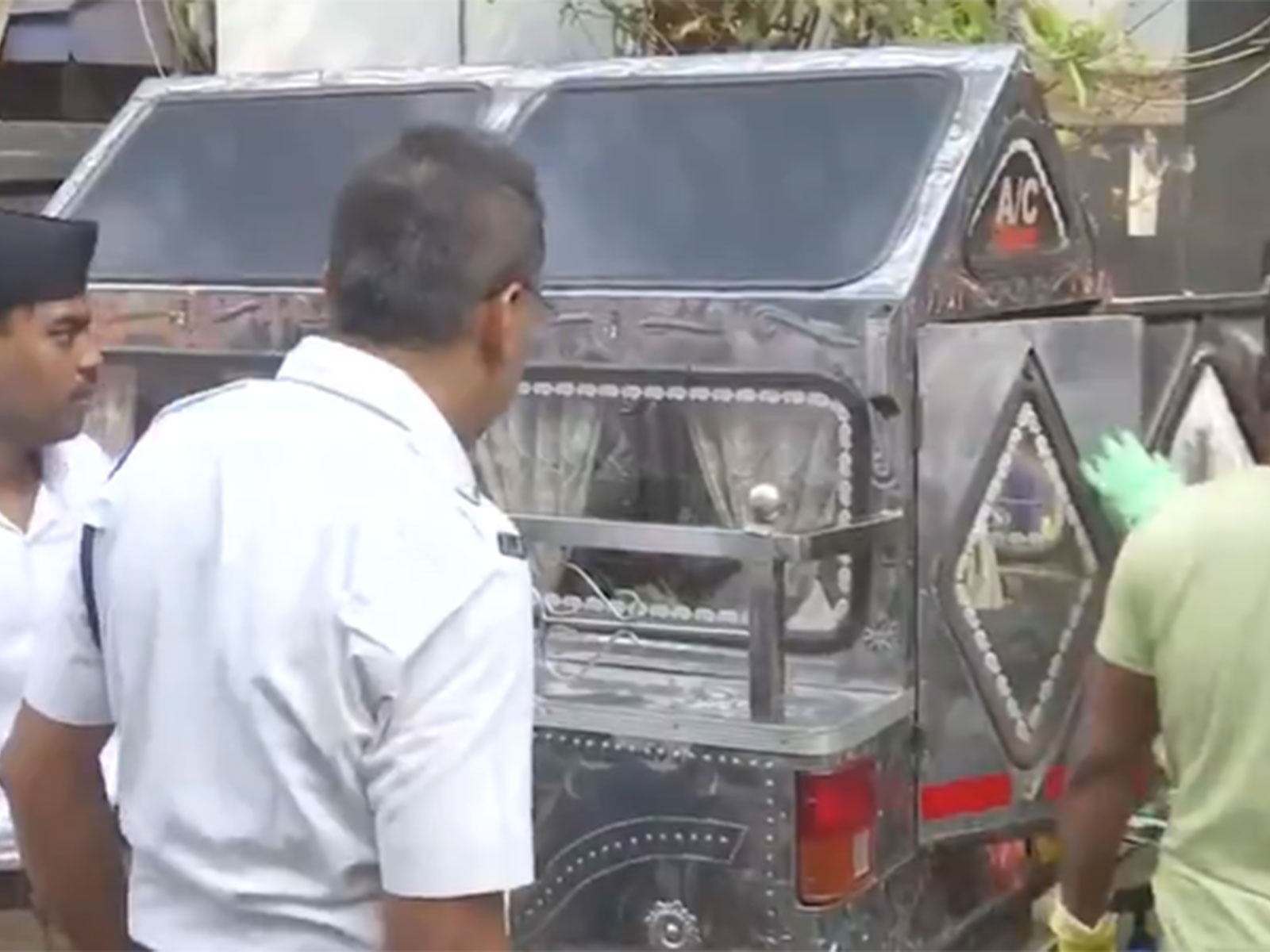 Bodies of Durga puja pandal stampede victims being handed over to families (Photo/ANI)